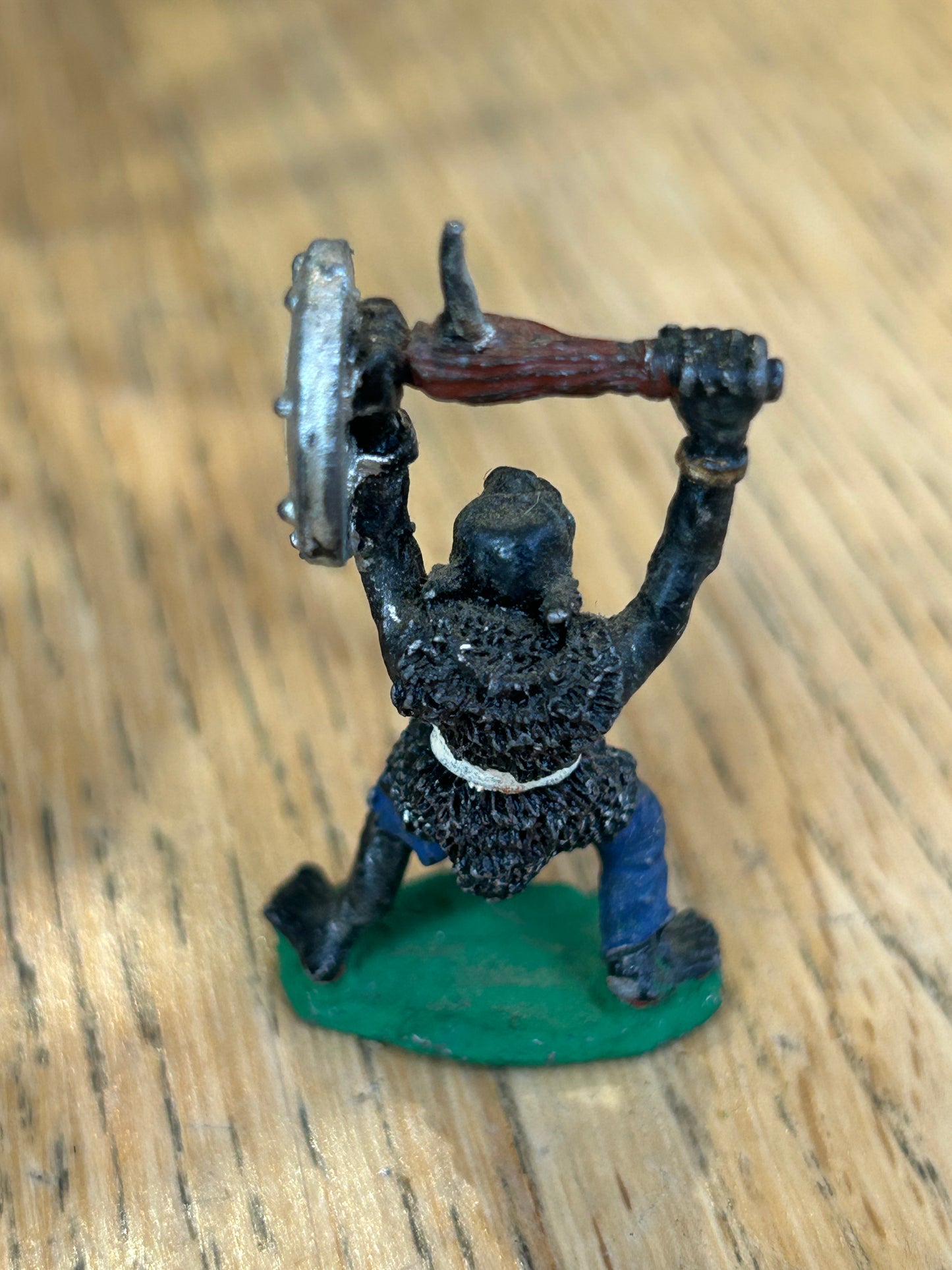 Warhammer fantasy c16 orc with spiked club and shield