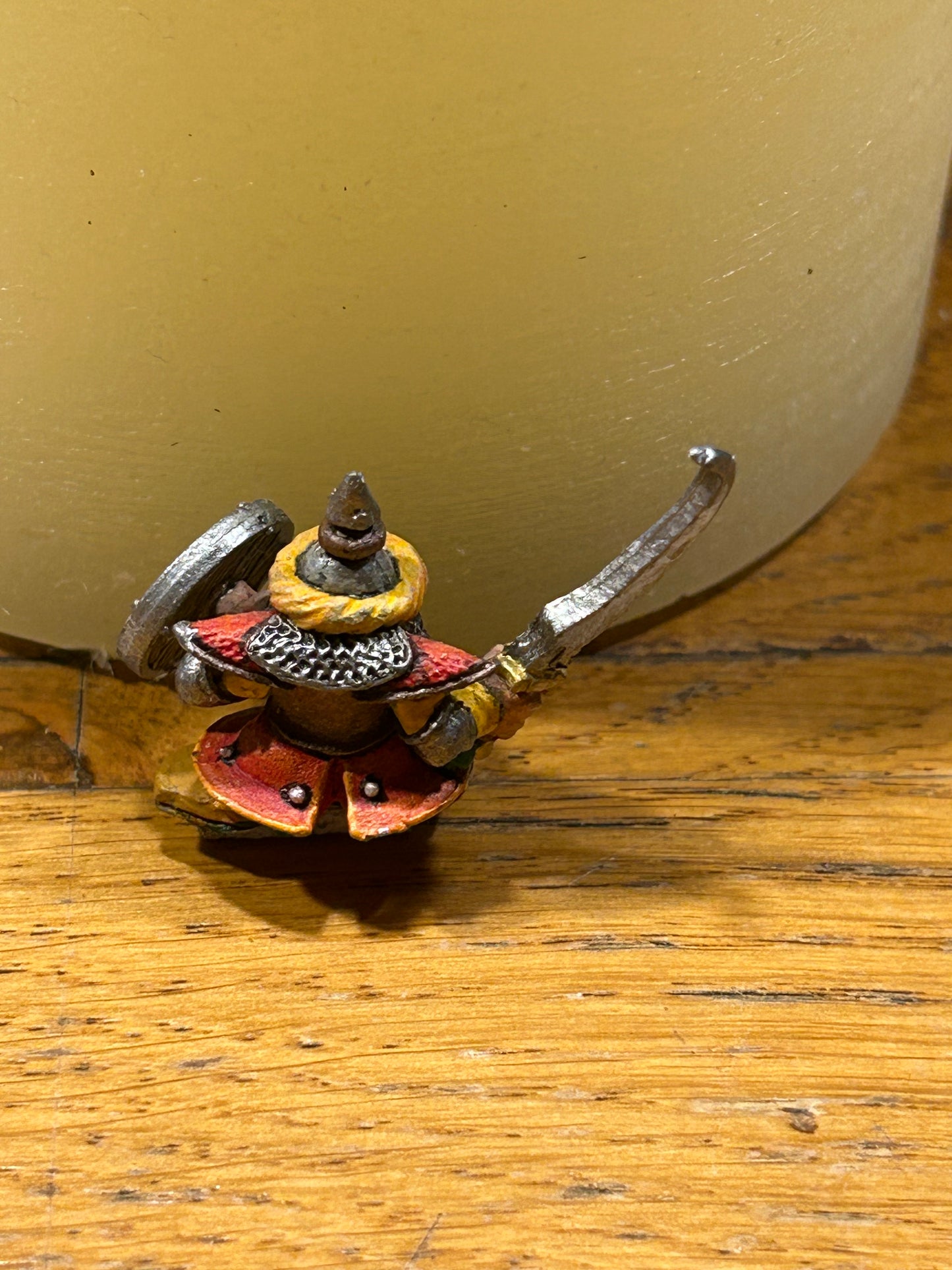 Warhammer Chaos Dwarf CD 12
Spiked Helmet, w. Sword & Shield MM90 Marauder Realm Of Dwarves Metal