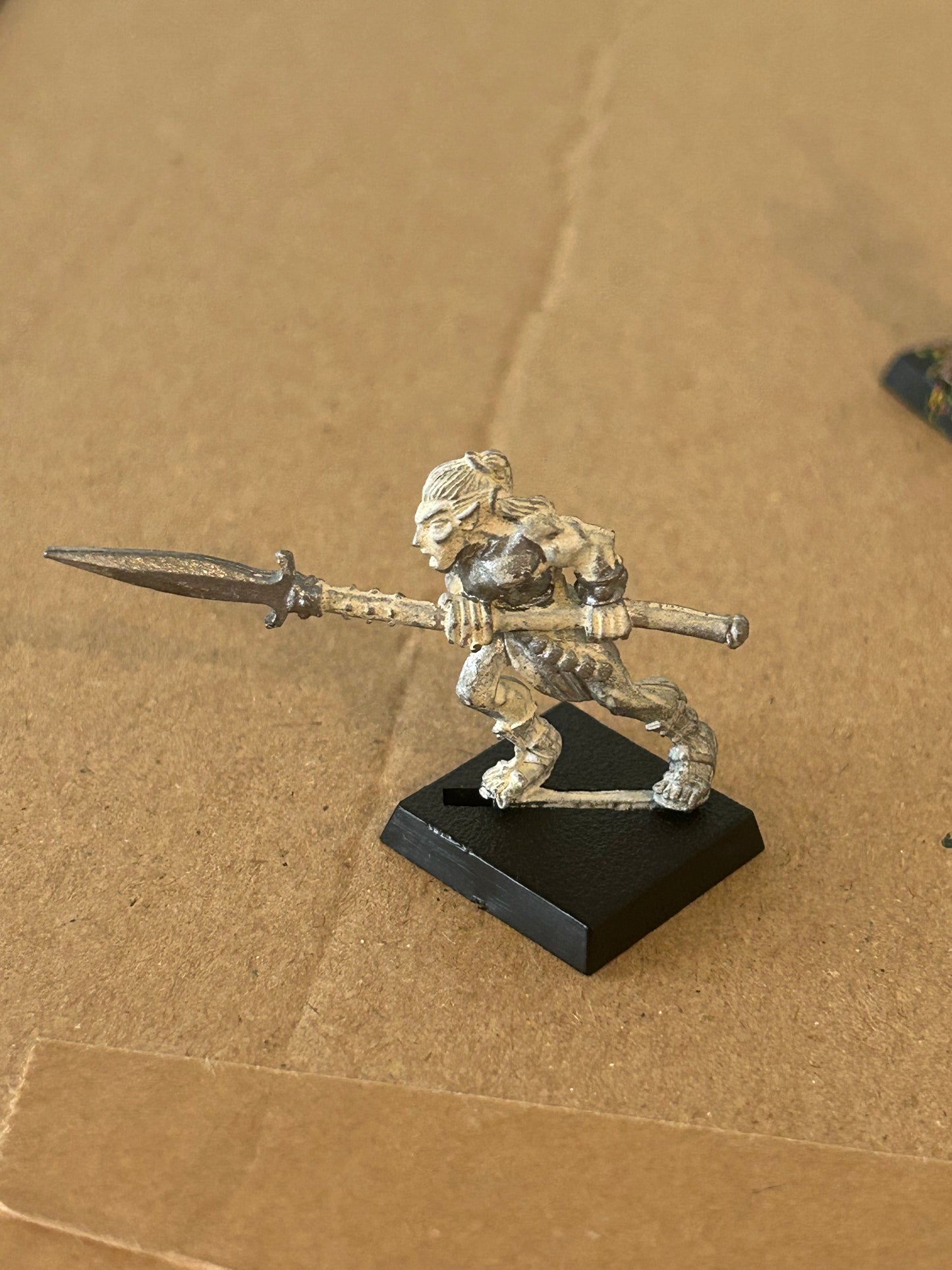 Warhammer Fantasy old world wood elf wardancer with spear