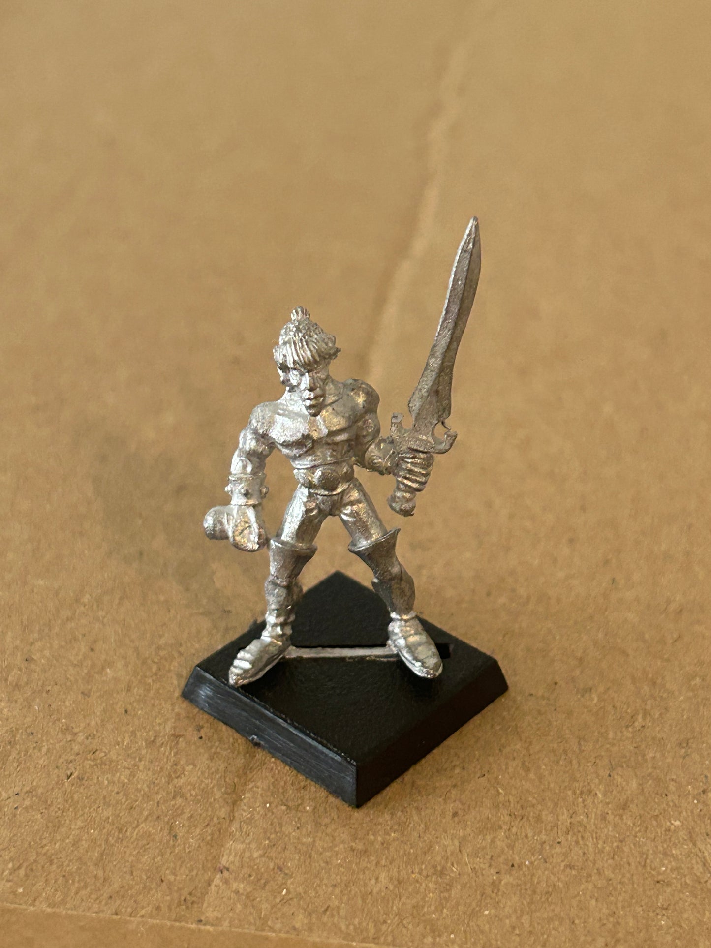 Warhammer Fantasy old world wood elf wardancer with sword