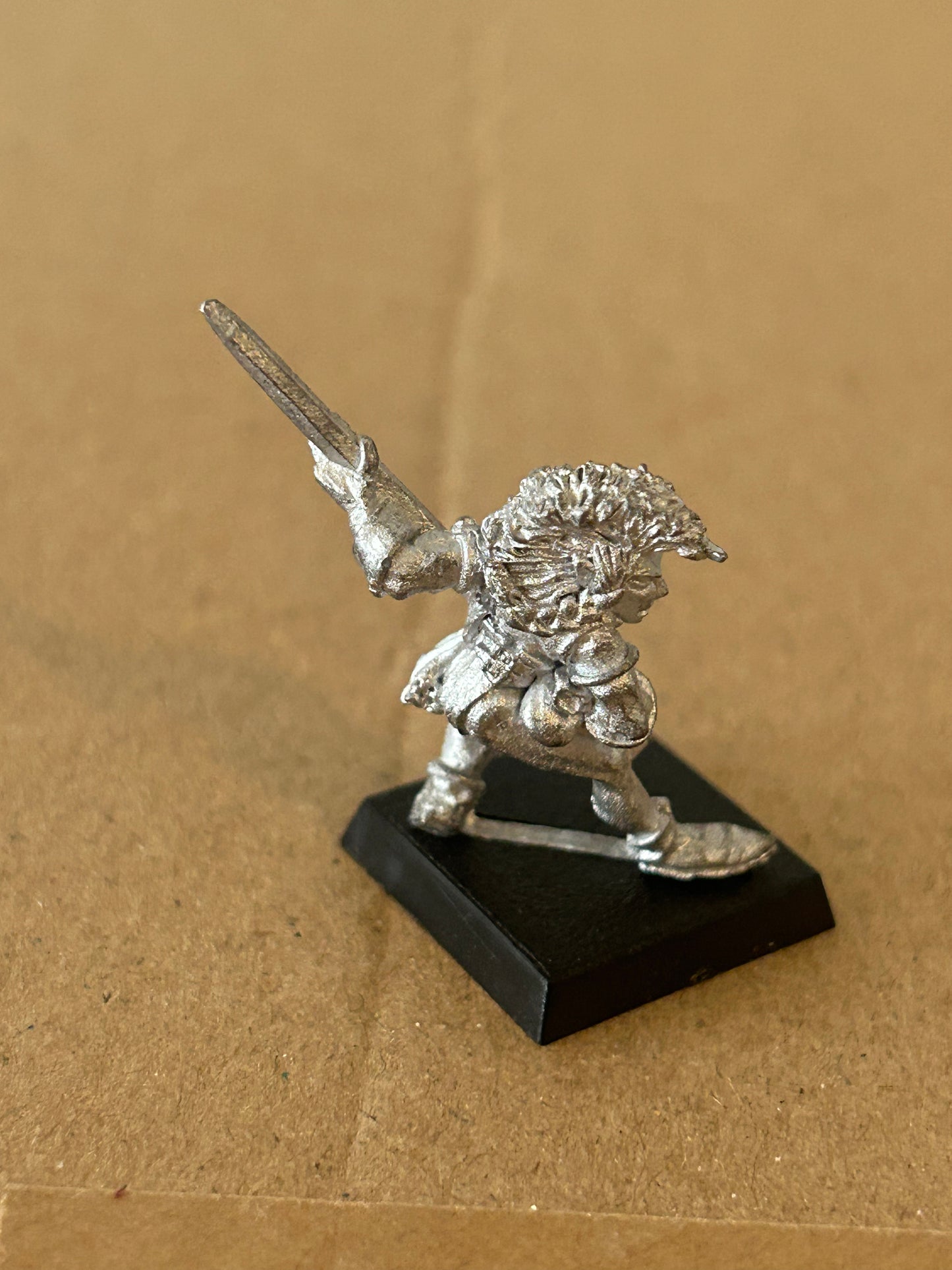 Warhammer Fantasy old world wood elf wardancer with double handed sword