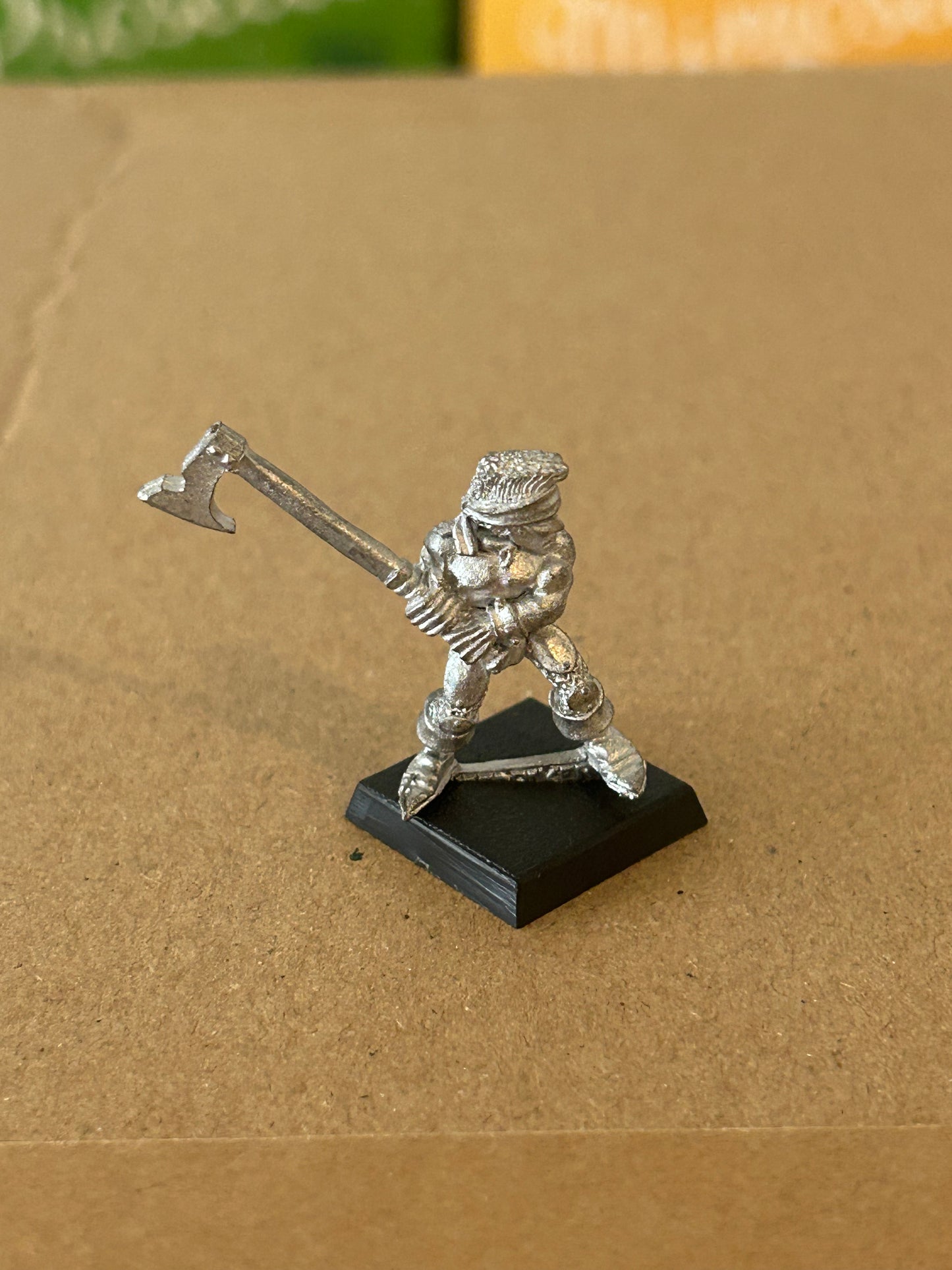 Warhammer Fantasy old world wood elf wardancer with double handed axe