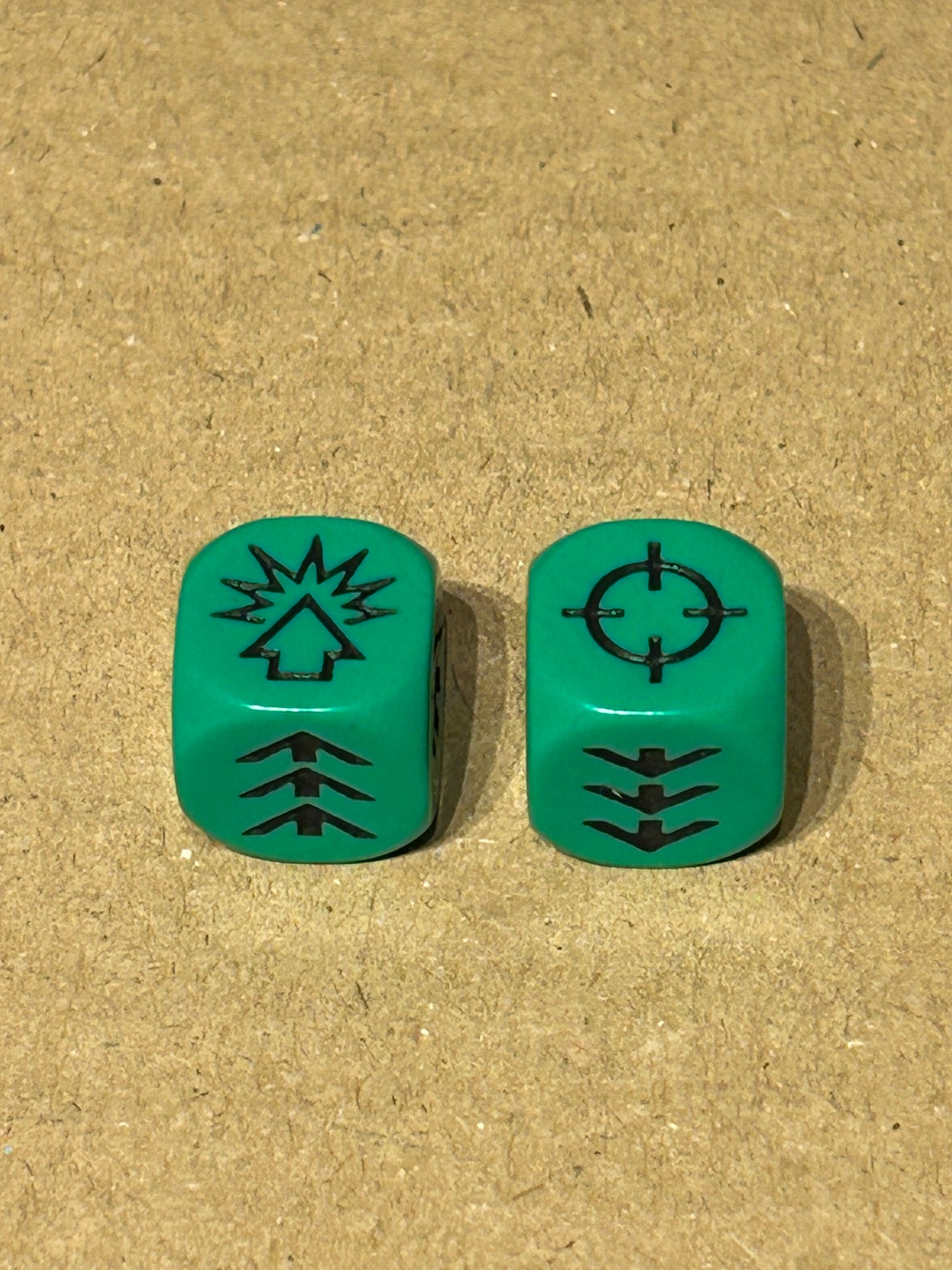 Epic 40k green dice x 2