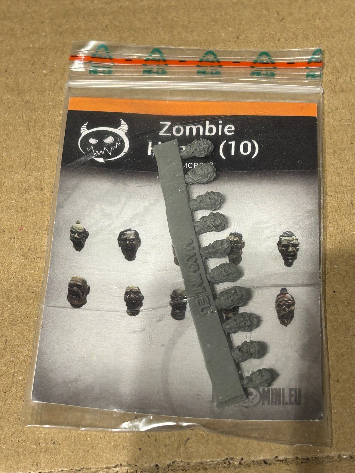Maxi mini zombie heads x10