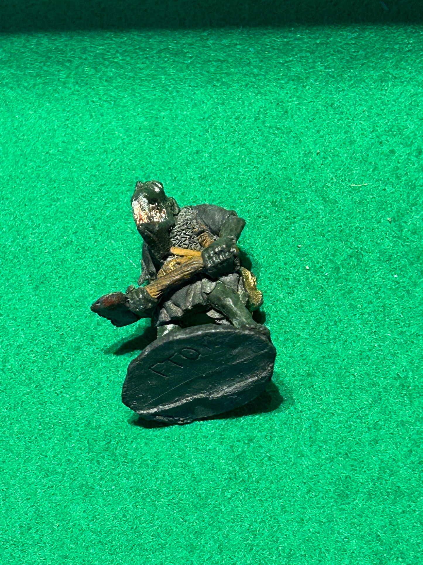 Citadel - Pre Slotta - Warhammer - C15 armoured Orc bodyguard - with large axe 1984