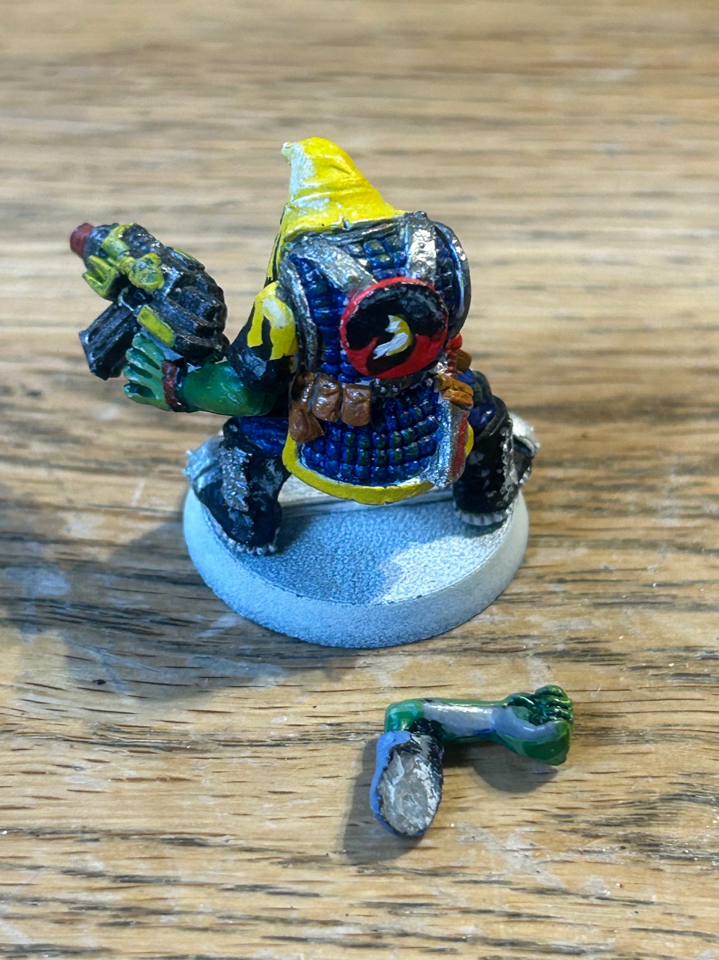 Warhammer 40k Rogue Trader Space Ork Bad moon boy with bolter