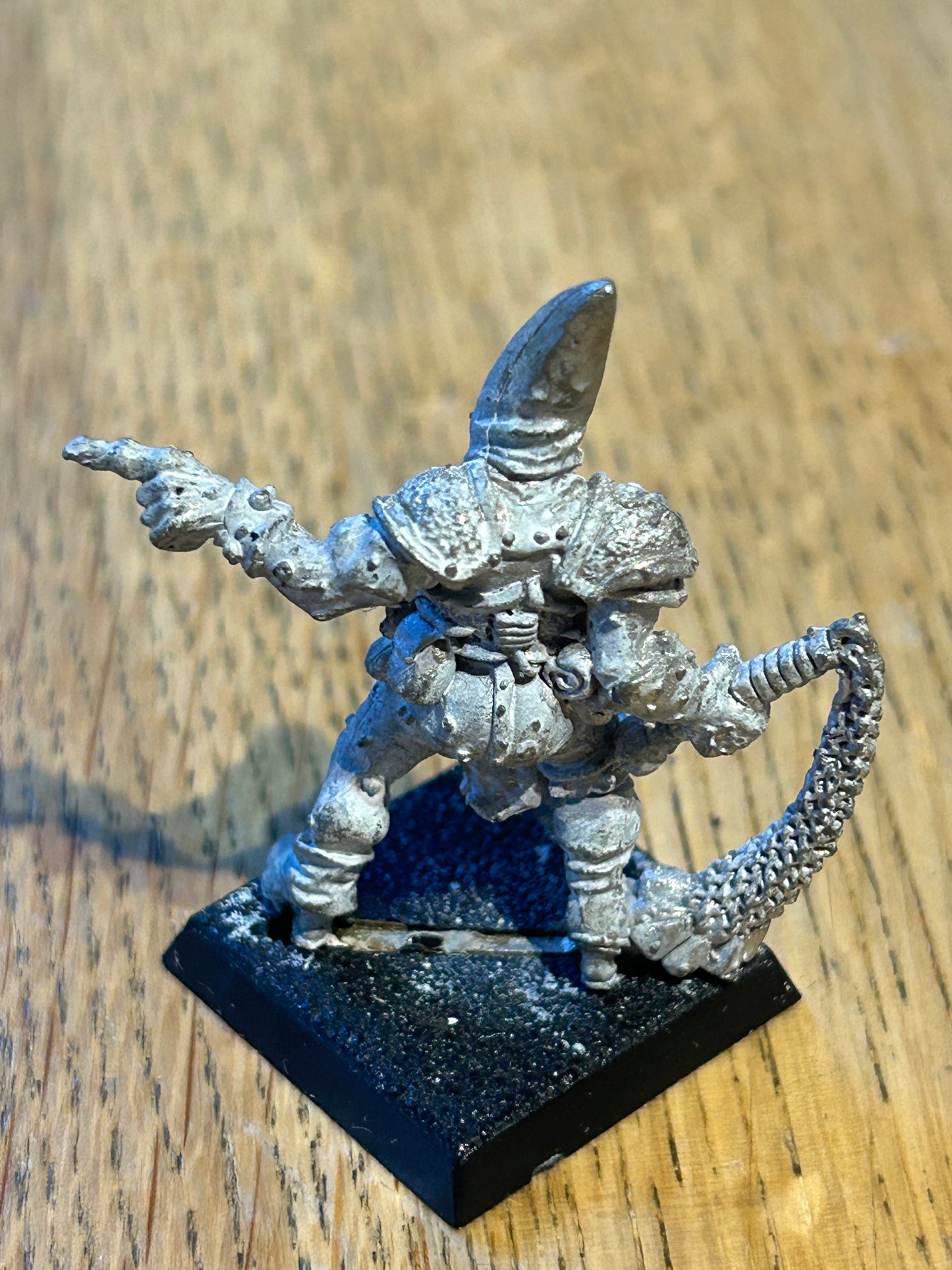 Warhammer Fantasy Old World Warriors of Chaos Champion of Slaanesh hooded champion with a flail