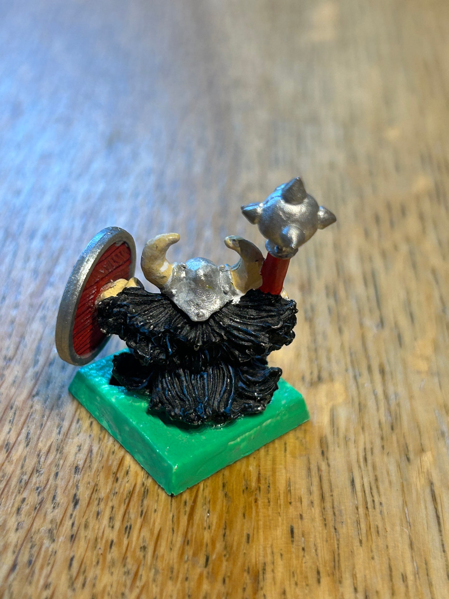 Warhammer fantasy marauder miniatures chaos dwarfs CD 17
Horned Helmet, w. Mace
(MM90/5a)