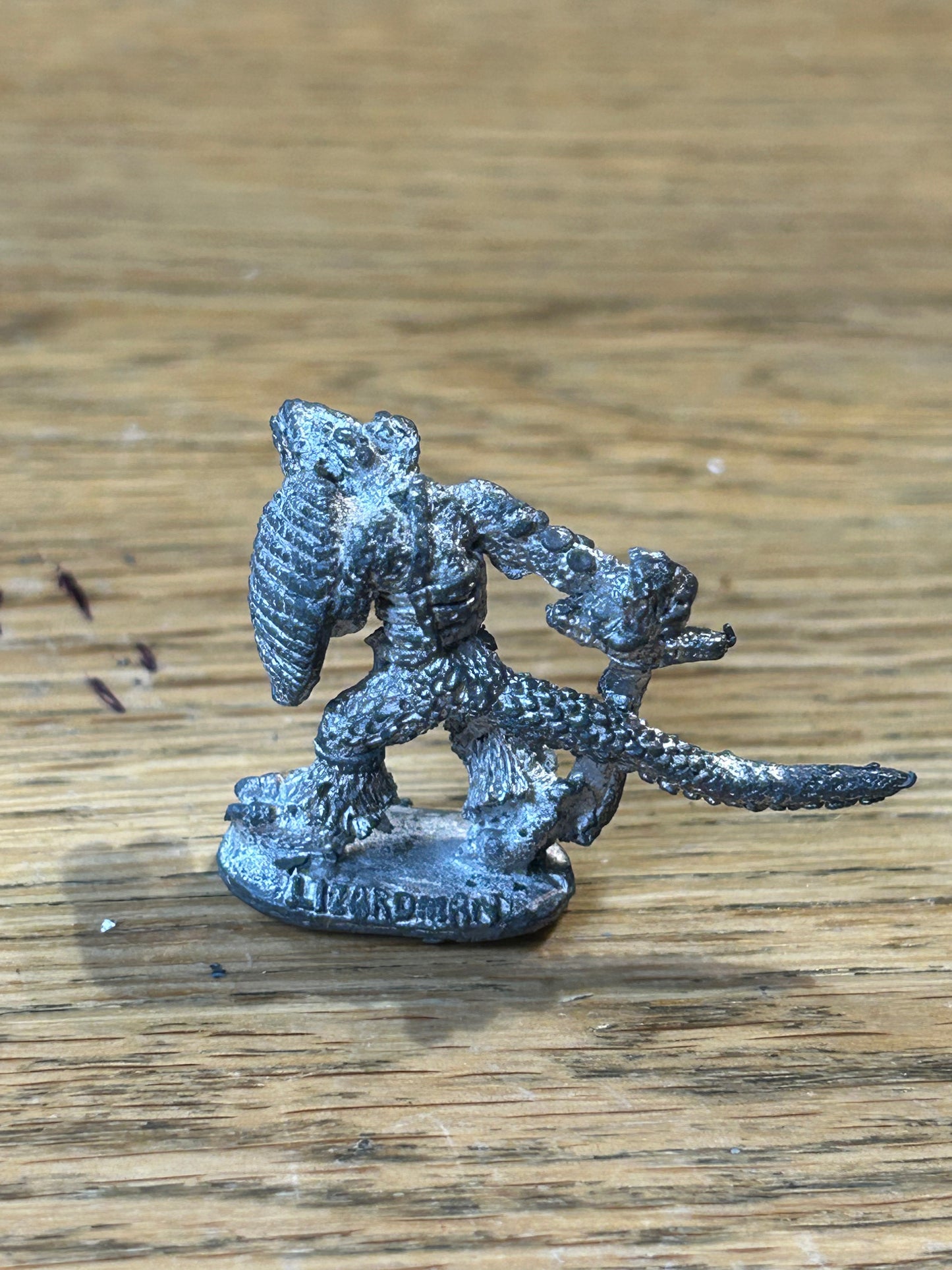 Warhammer fantasy c19 lizardmen with sword and shield