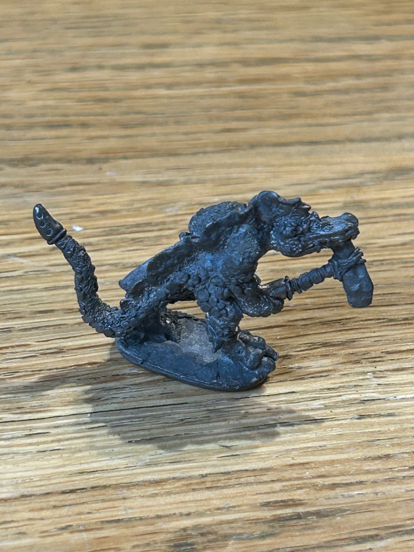 Games Workshop Citadel C19 (2C-05)
w. Axe & Dagger Lizardmen pre slotta Metal Warhammer 1984 RARE