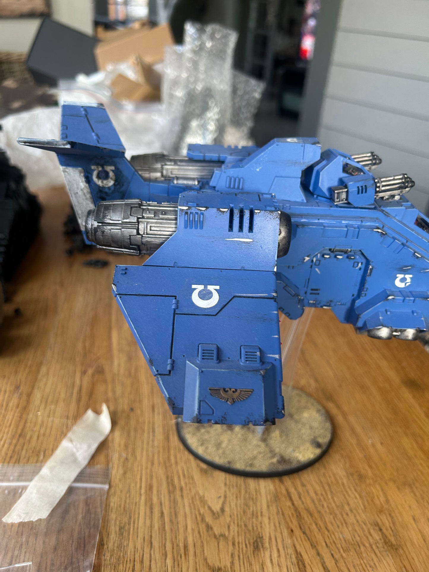 Warhammer 40m storm raven gunship space marines (nicely painted in ultramarines colours)