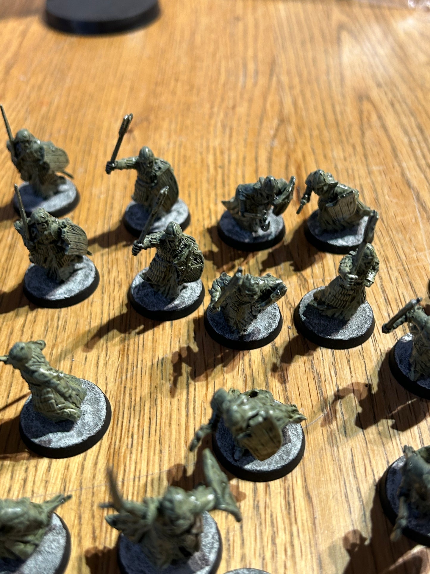 Lord of the rings MESBG Army of the dead plastic x33 including king, 2 standards (1 spear is broken and only 18 have shields)