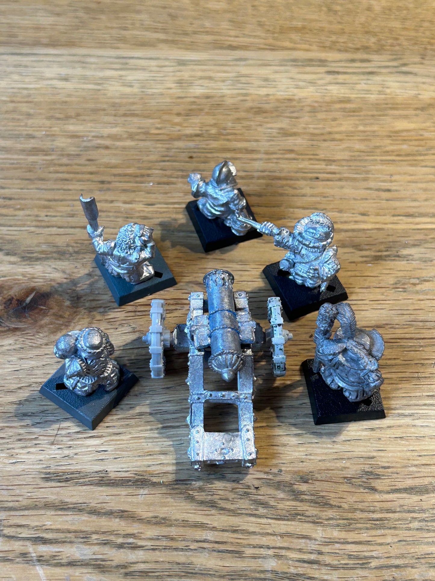 Warhammer fantasy marauder dwarf cannon / siege gun MM13 (missing the stool and three crewman have been stripped) has the later plastic wheels
