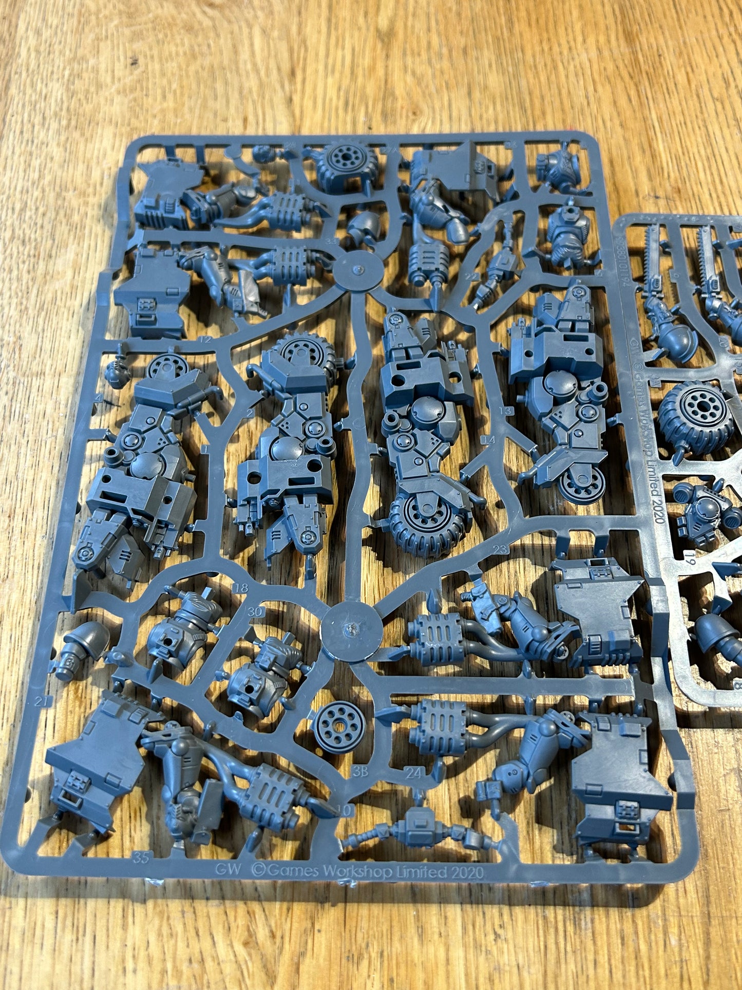 Warhammer 40k space marine outriders squad sprues (no bases)