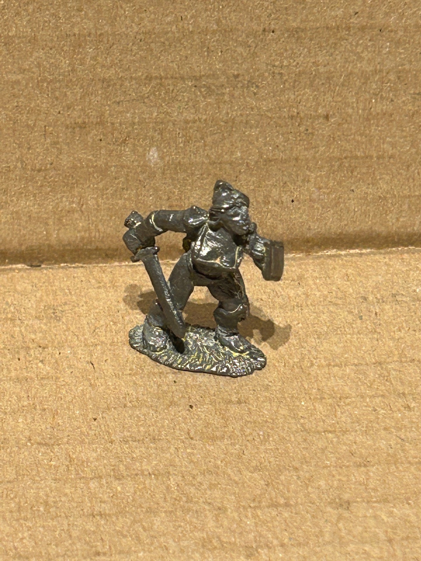 FA19-1 FEMALE FIGHTER - FANTASY ADVENTURERS - 1982 METAL - CITADEL WARHAMMER