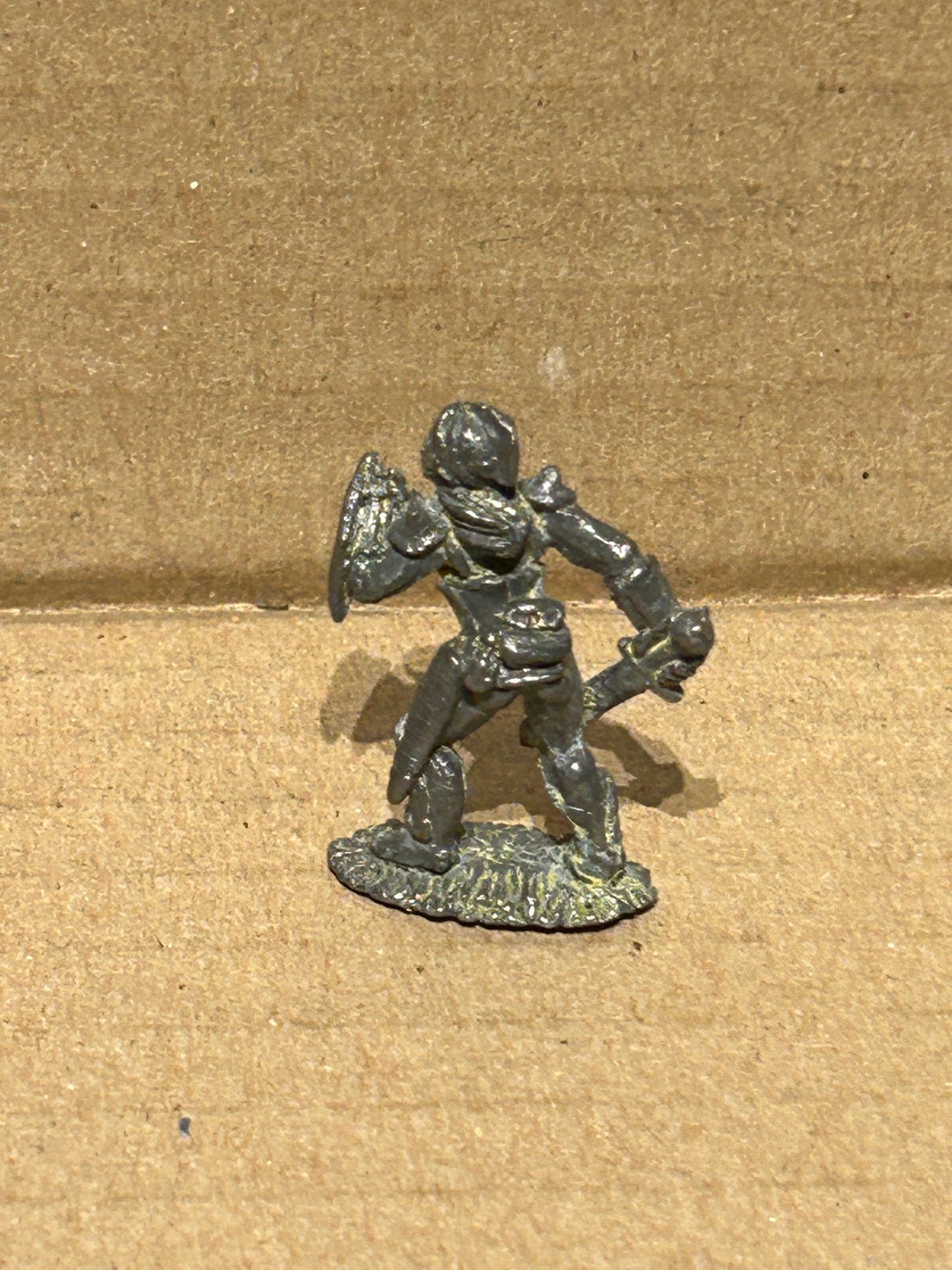 FA19-1 FEMALE FIGHTER - FANTASY ADVENTURERS - 1982 METAL - CITADEL WARHAMMER
