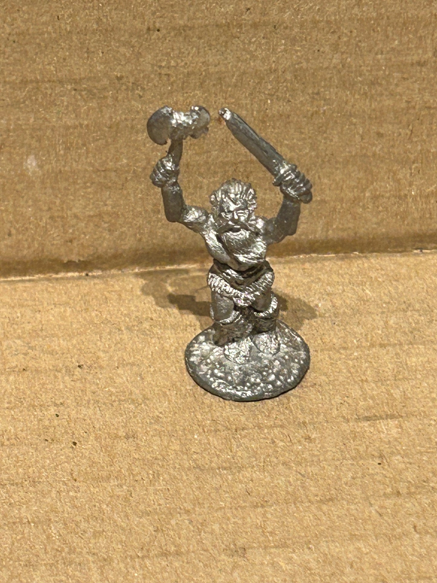 Warhammer fantasy medieval adventurers C38/1d Berserker w. Sword & Axe