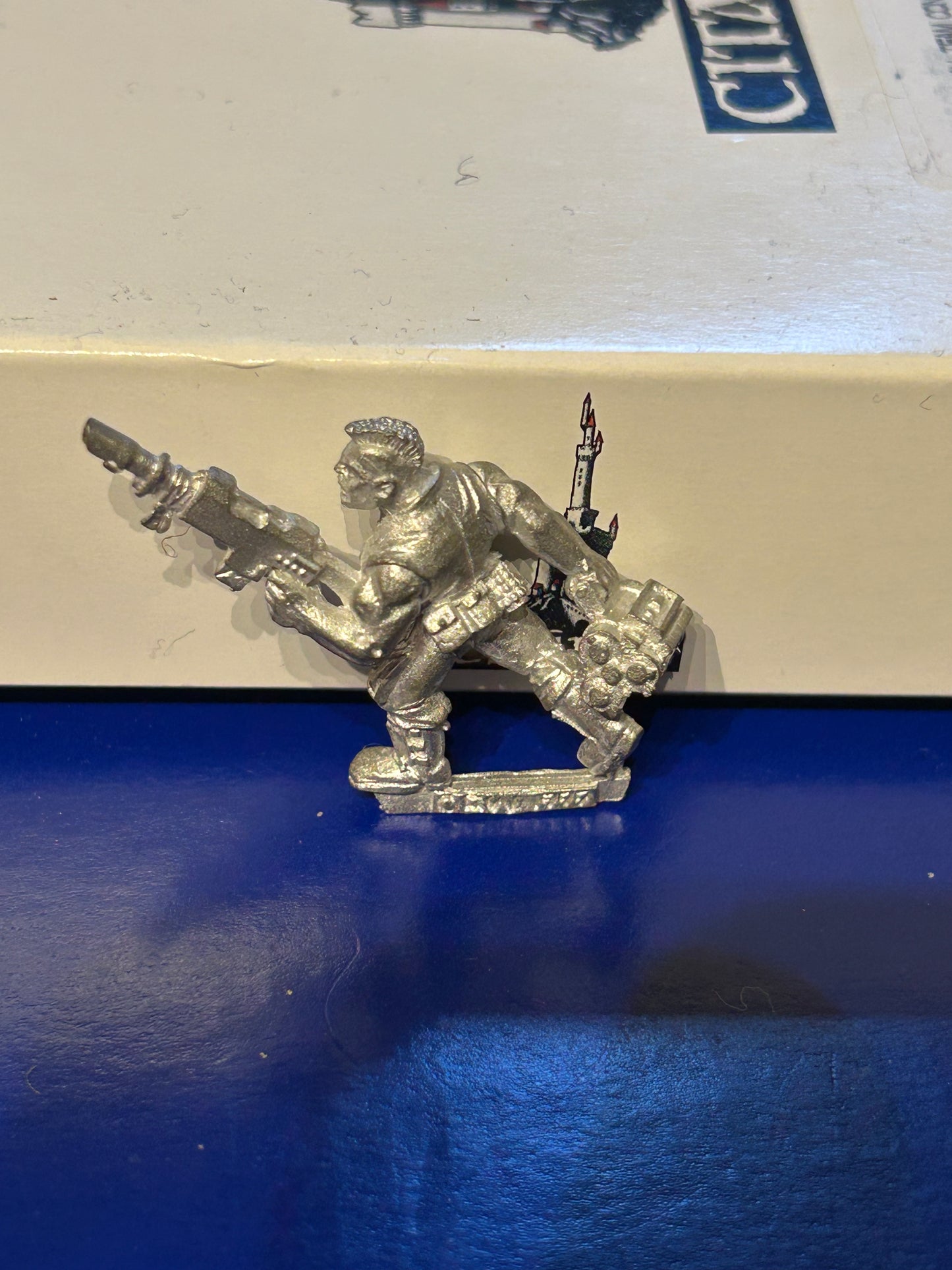 WARHAMMER40K IMPERIAL GUARD CATACHAN TROOPER WITH DEMOLITION CHARGE
