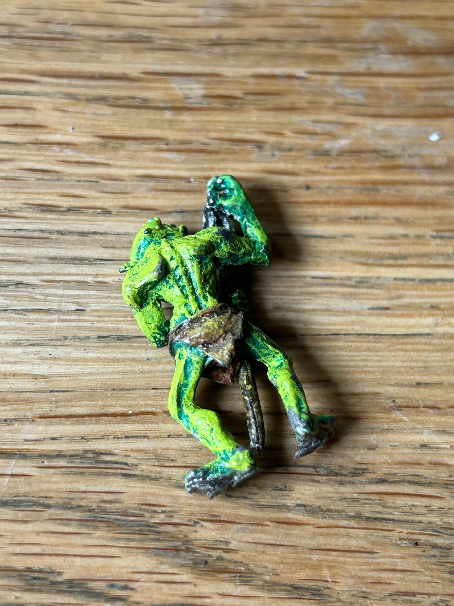 Citadel Warhammer Reg Renown RR14 Notlob Orc Artillery Crew Member (no tab)