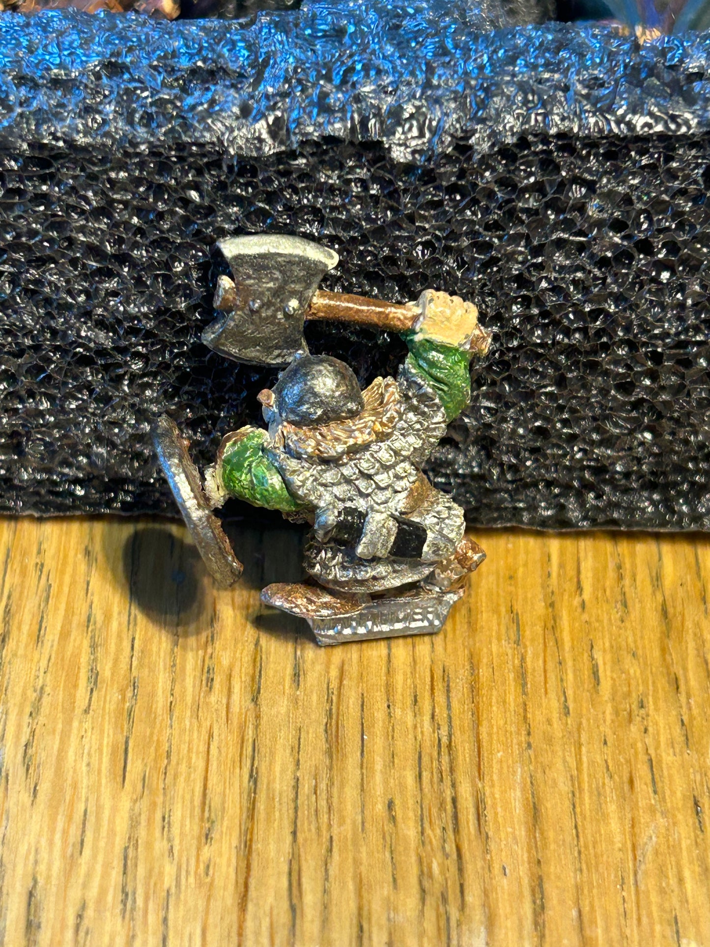 Warhammer Marauder MM10 12 Dwarf W/ Axe attacking Dwarves Clansmen Games Workshop Citadel