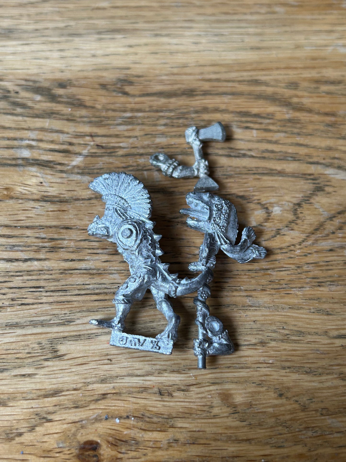 Warhammer - Lizardmen - Classic Metal Saurus Standard Bearer