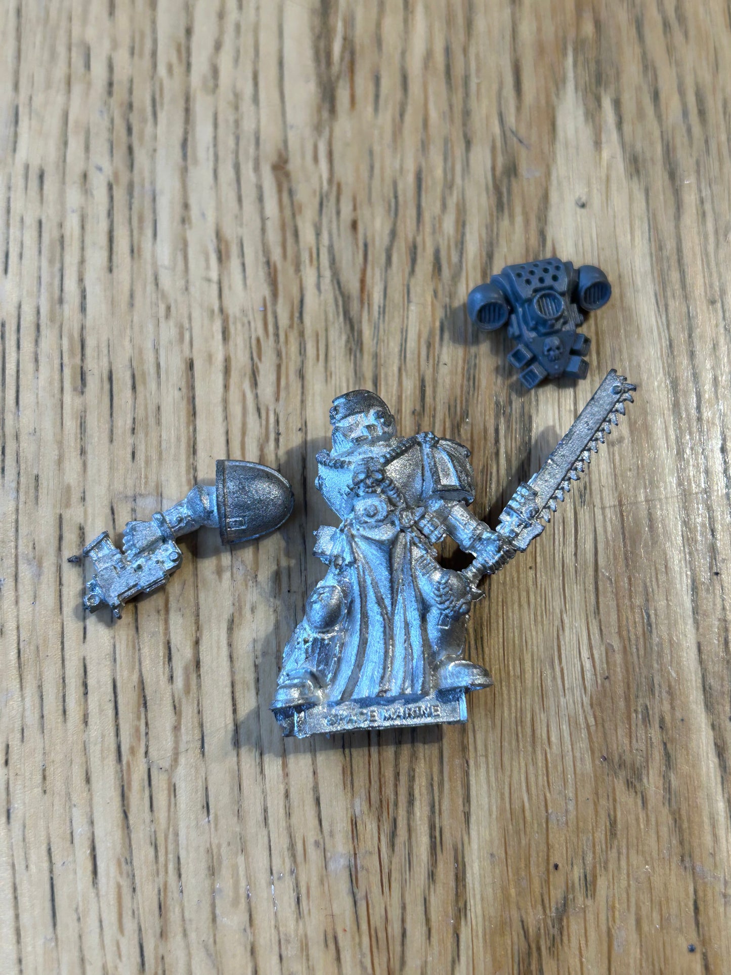Warhammer 40K: Space Marines- Beakie Veteran W/ Chainsword