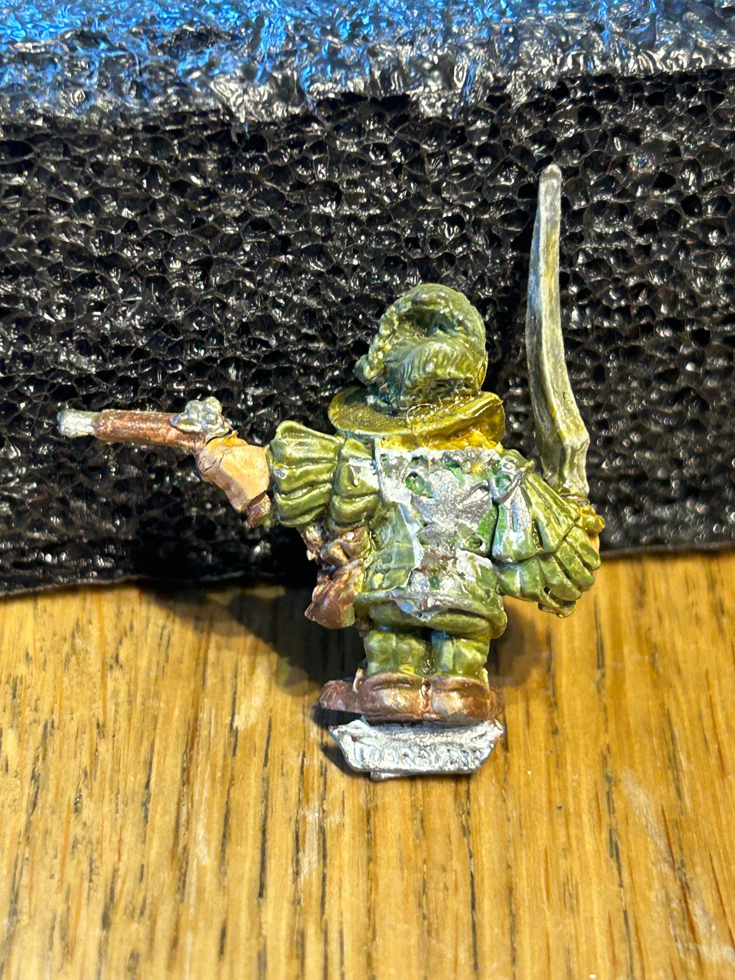 Marauder Dwarf MB1 (d) Captain with Pistol & Sword Dwarfs Citadel Warhammer (converted sword to be a curved blade made of plastic)