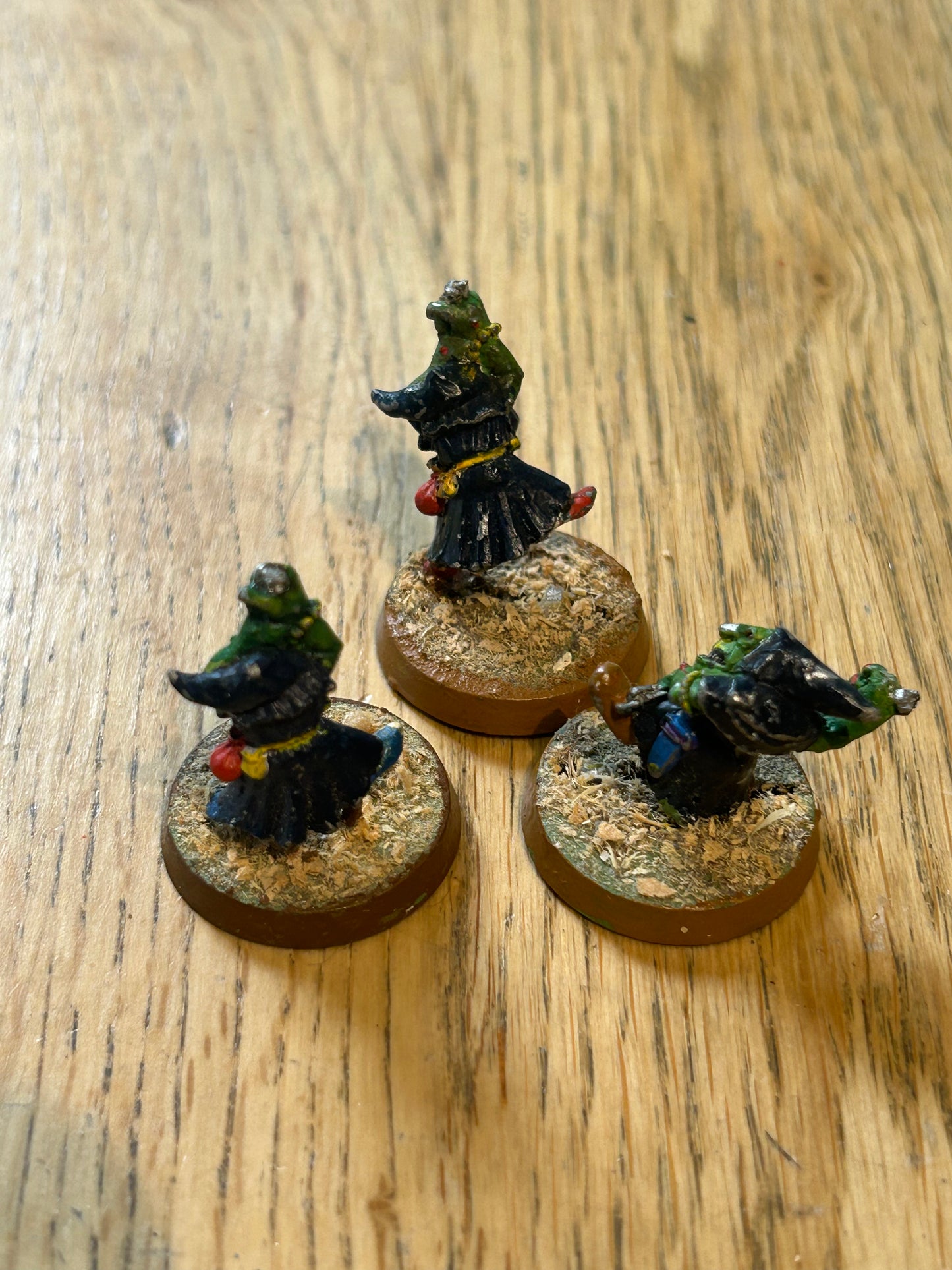 Warhammer fantasy broken fanatics x3 (all are missing their balls)