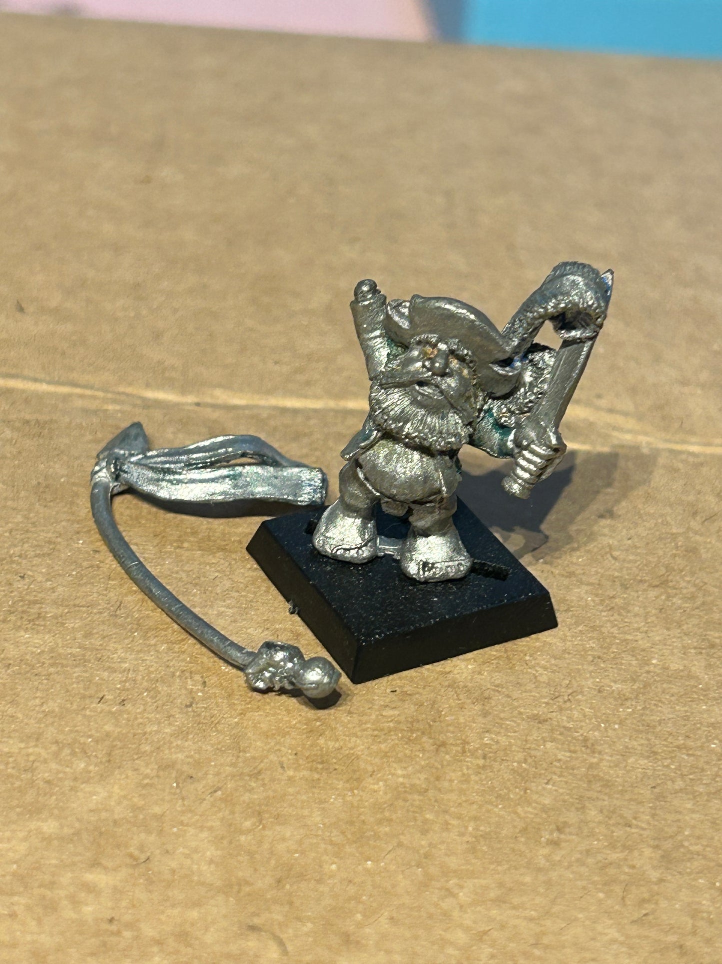 Warhammer Marauder MB1 DR9 Dwarf Regiment STANDARD BEARER Landsknecht OOP 1989