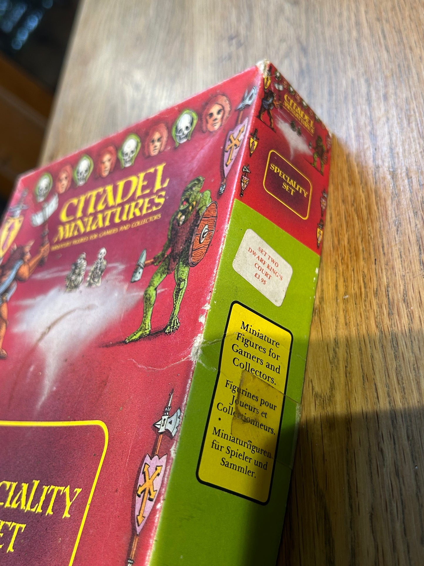 Citadel Miniatures Set Two The Dwarf King's Court from Games Workshop (complete but box has quite a bit of damage)