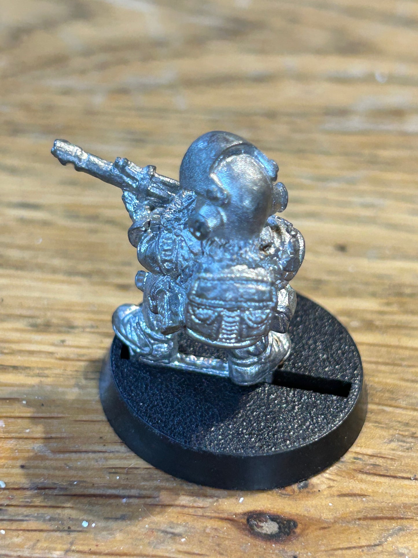 Warhammer 40k Rogue Trader squat brethren with lasgun iron claw
