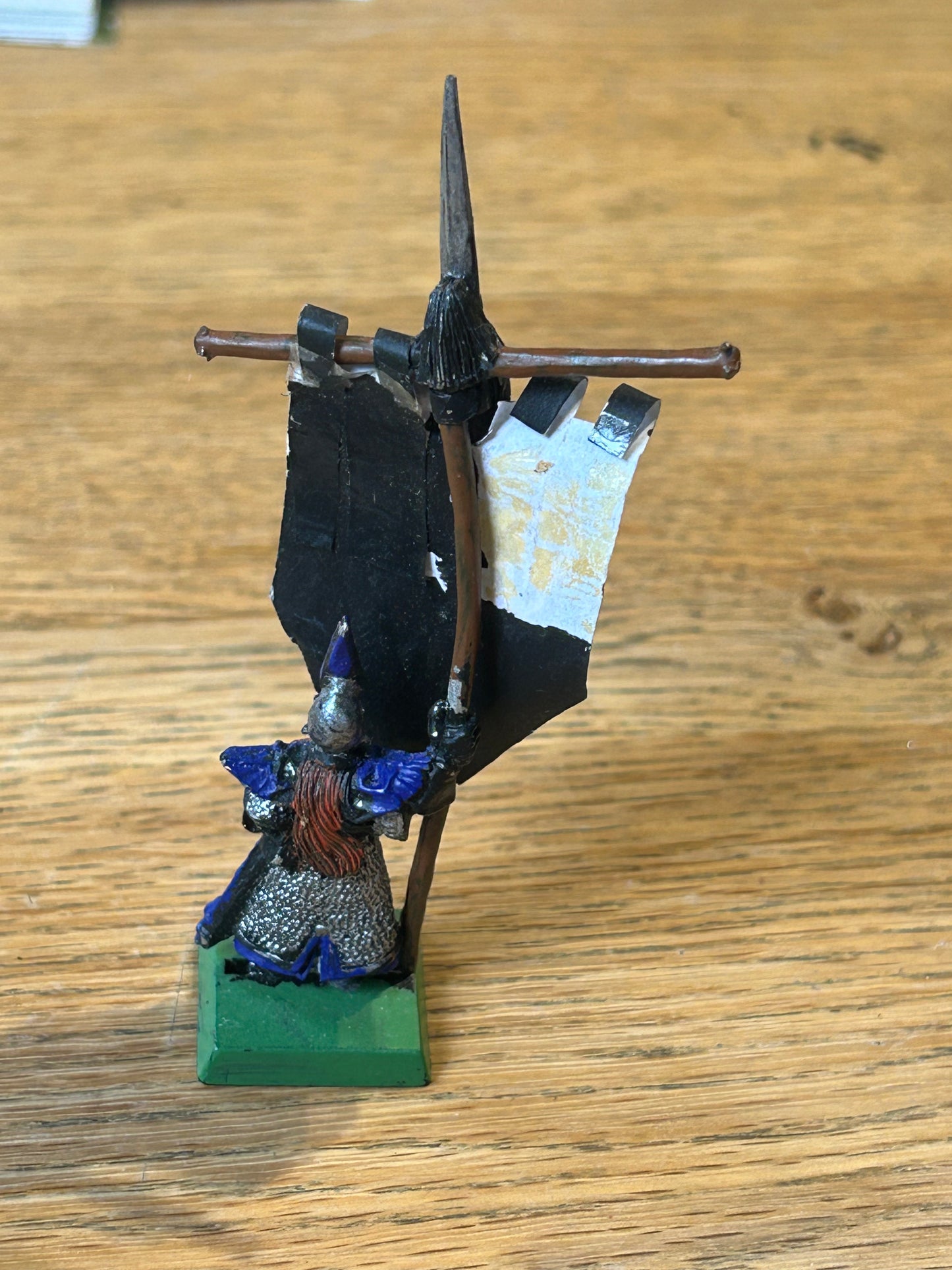 Warhammer fantasy dark elves Command group standard bearer