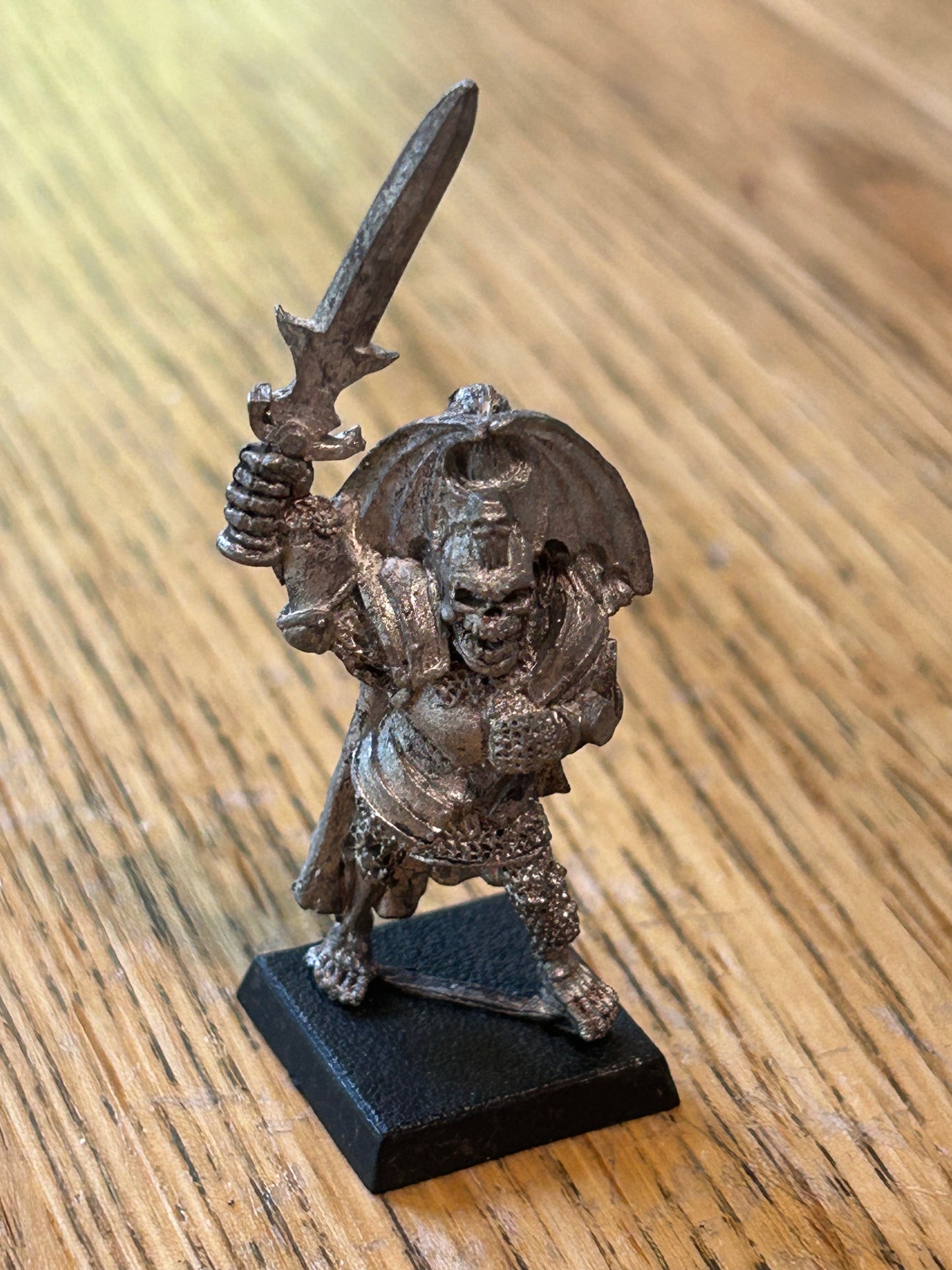 Warhammer Fantasy: Vampire Counts- Wight/ Armored Skeleton Champion (Metal)