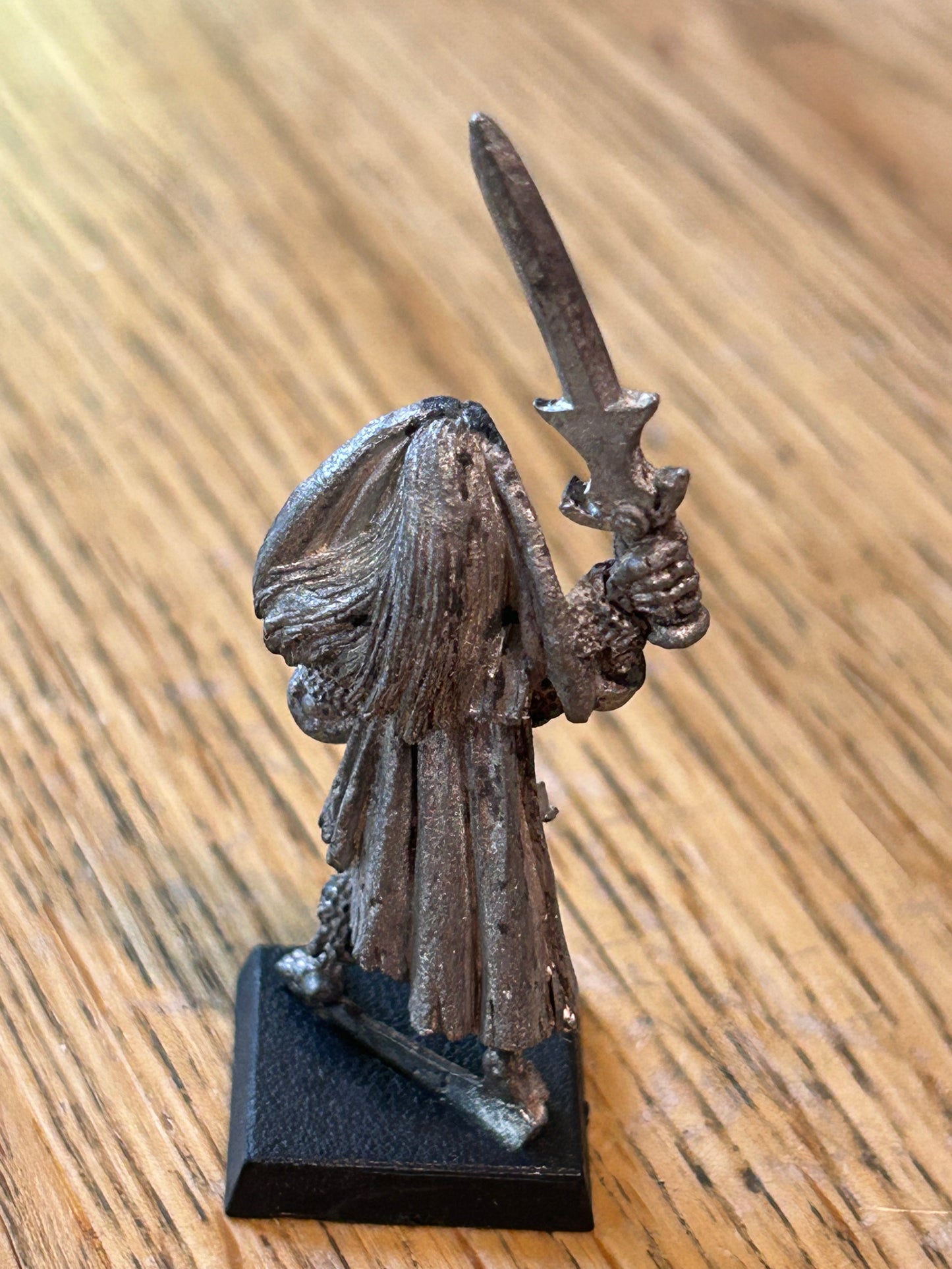 Warhammer Fantasy: Vampire Counts- Wight/ Armored Skeleton Champion (Metal)