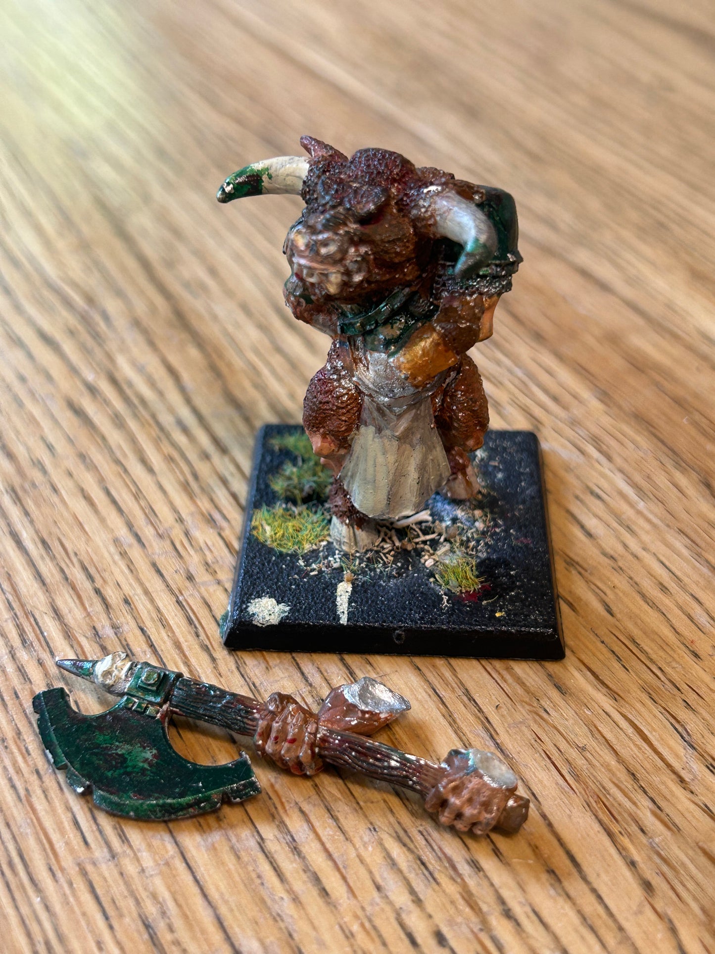 Minotaur with double handed axe Metal Beastmen Beasts Of Chaos Old World