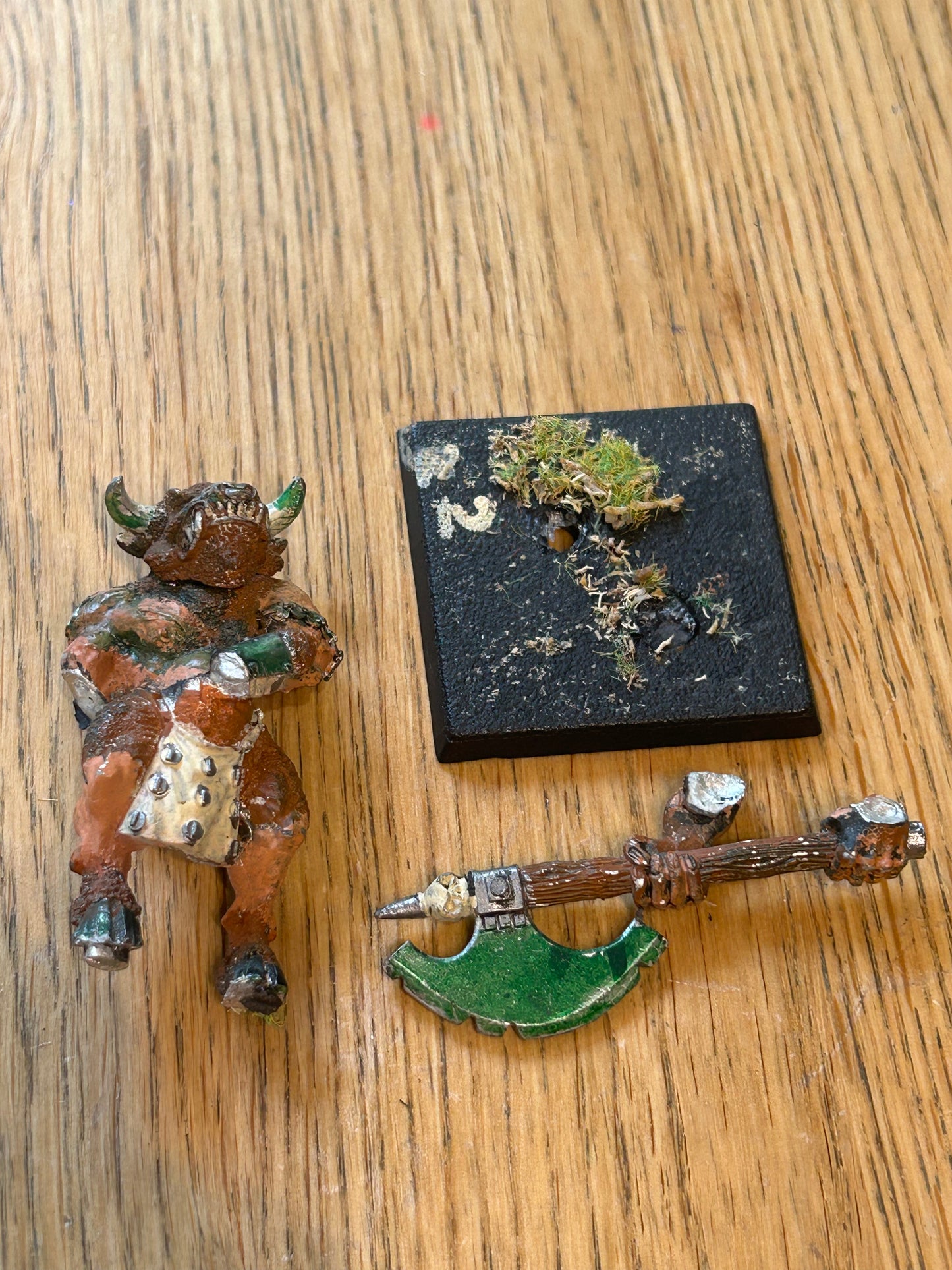 Minotaur with double handed axe Metal Beastmen Beasts Of Chaos Old World