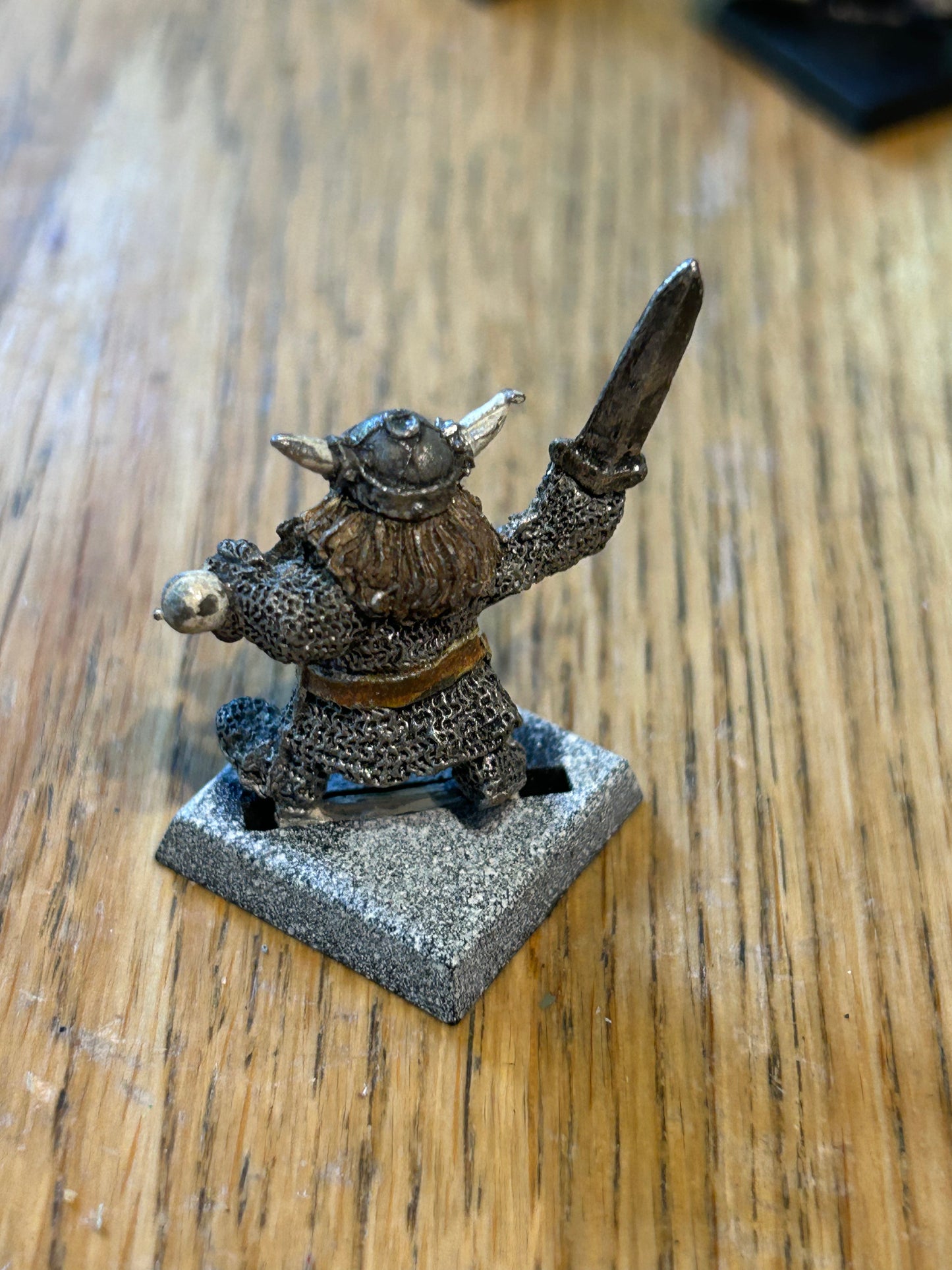 Citadel Warhammer D2 Norse Dwarf with sword (88-01)