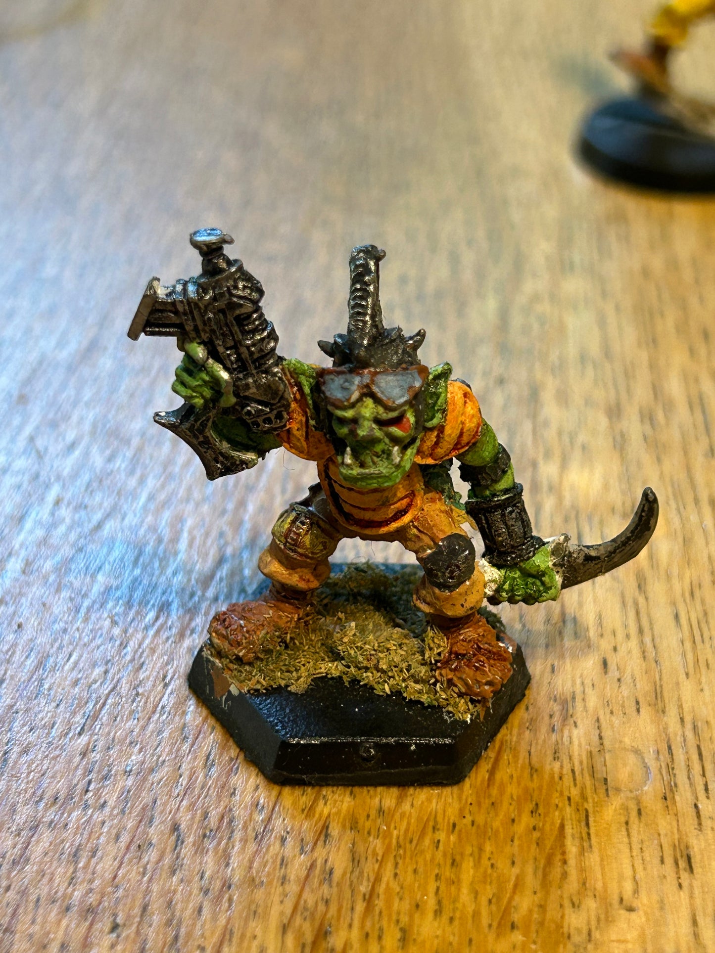 Citadel Warhammer 40K Ork Space Raider Ork nob with bolta and knife