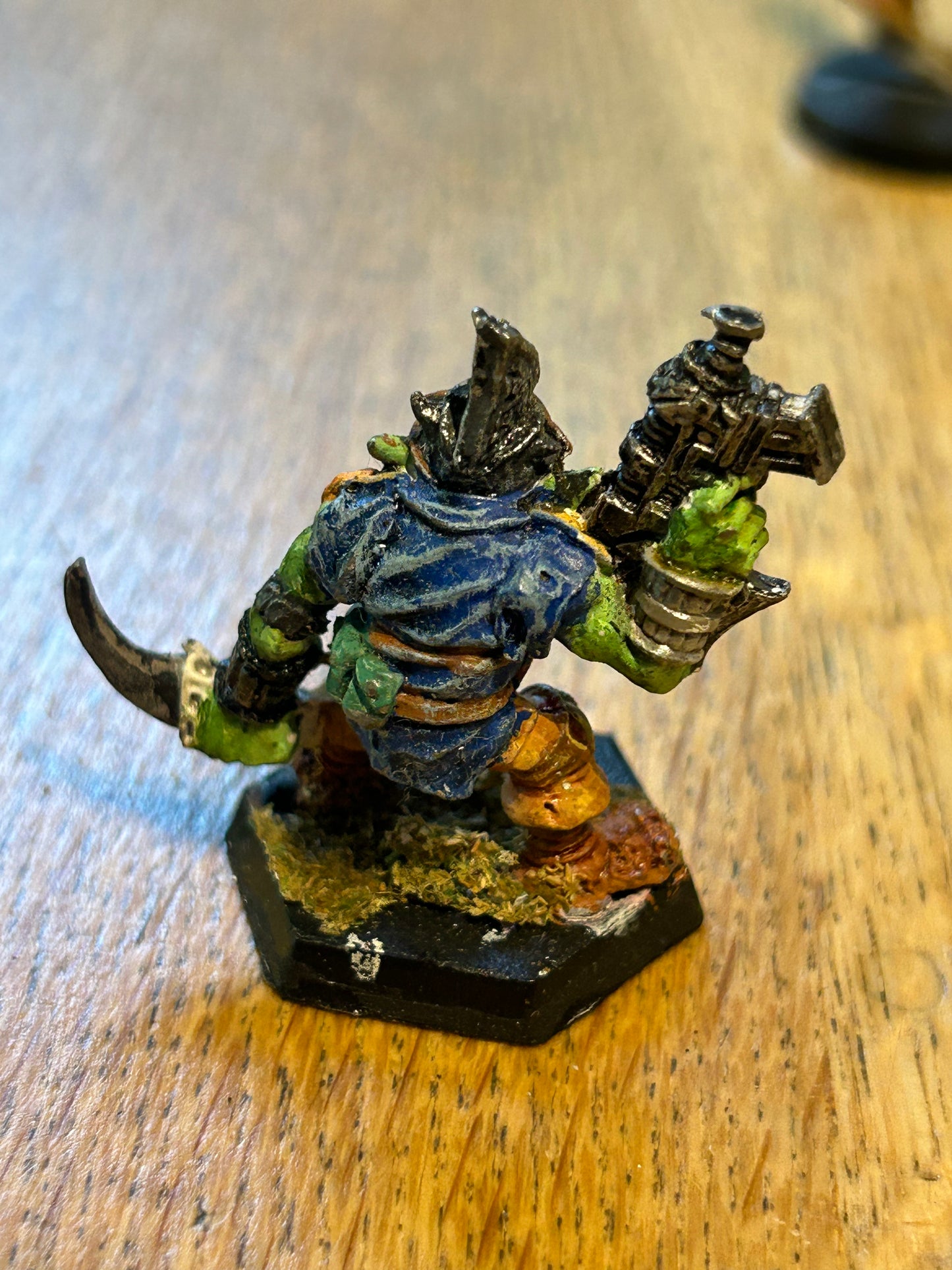 Citadel Warhammer 40K Ork Space Raider Ork nob with bolta and knife