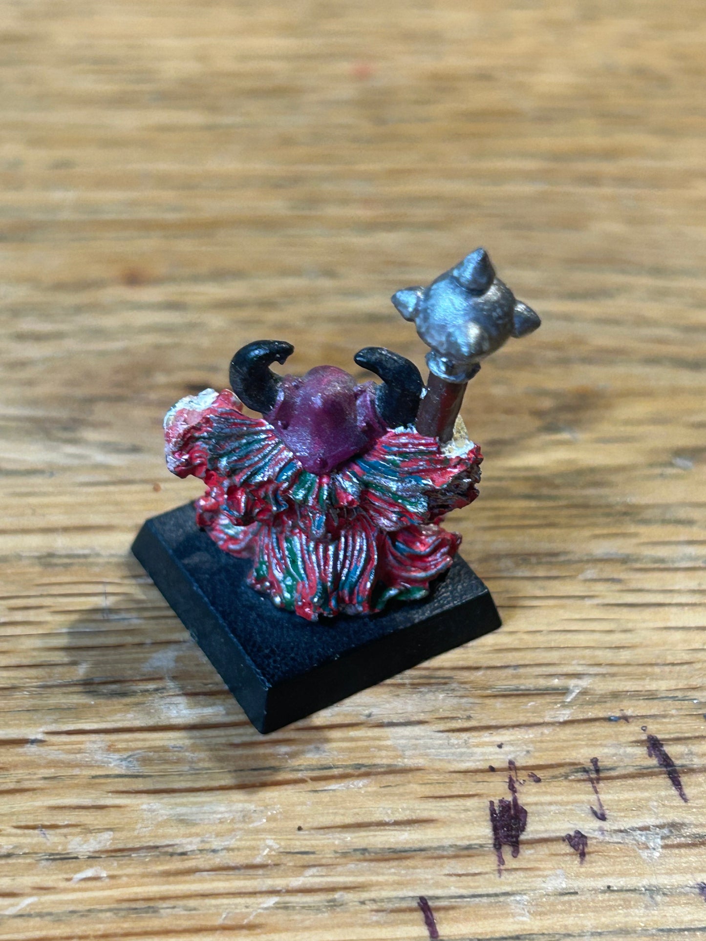 Warhammer fantasy marauder miniatures chaos dwarfs CD 17
Horned Helmet, w. Mace
(MM90/5a)