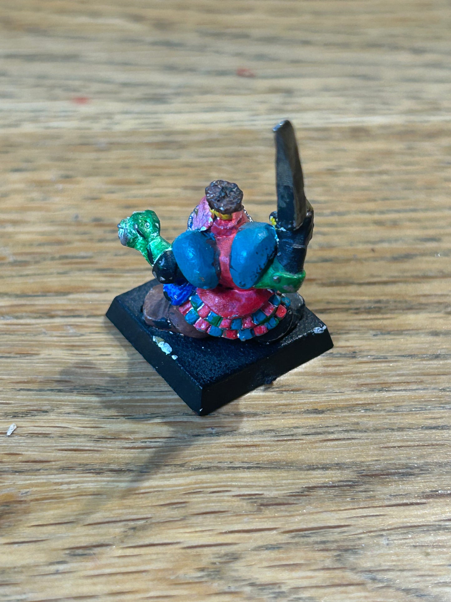 Warhammer fantasy marauder miniatures chaos dwarfs CD 18
Plumed Helmet, w. Sword & Shield
(MM90/5c)