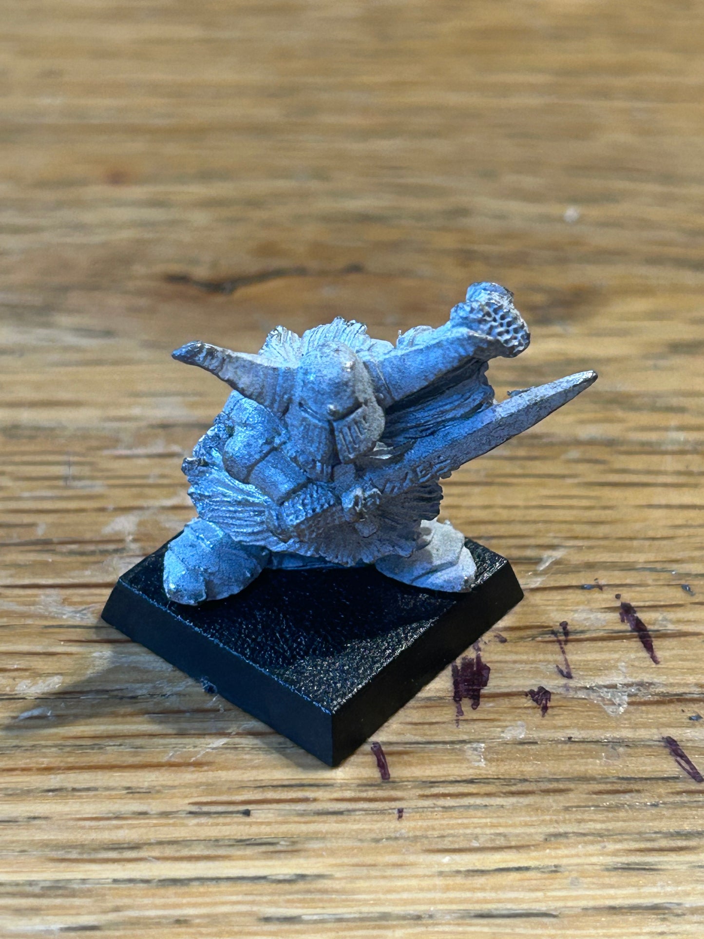 Warhammer fantasy marauder miniatures chaos dwarfs CD 6
Horned Helmet, w. Sword & Shield
(MM90/2d)