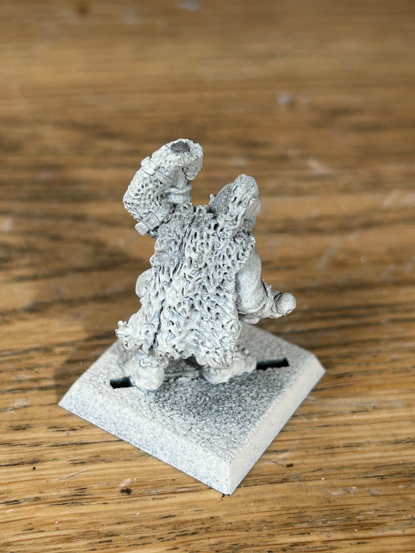 A30008 WARHAMMER FANTASY REG RENOWN DESPOILING HOBGOBLIN DARKLAND STANDARD (missing the top of the banner)