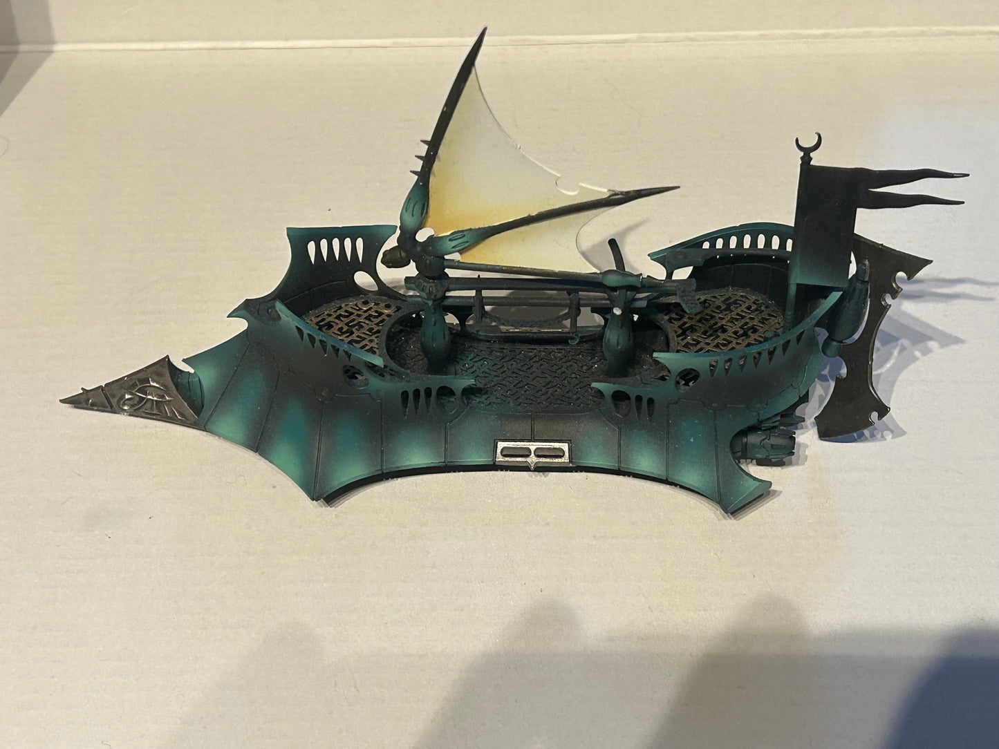 Warhammer 40k - Drukhari - Dark Eldar - Raider (no crew or stand) Games Workshop