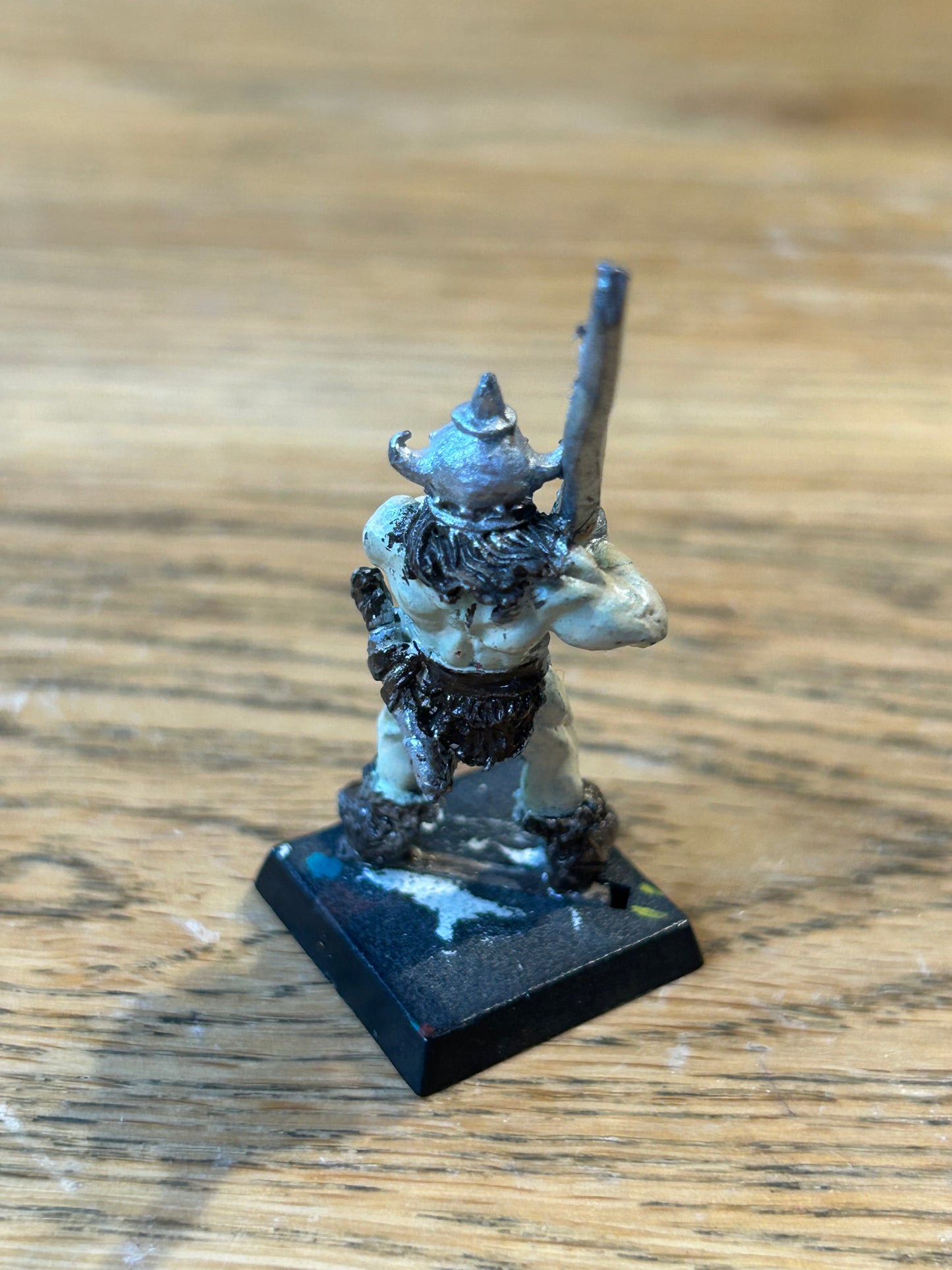 Warhammer Fantasy Citadel F3 Barbarian with double handed sword Norse Chaos