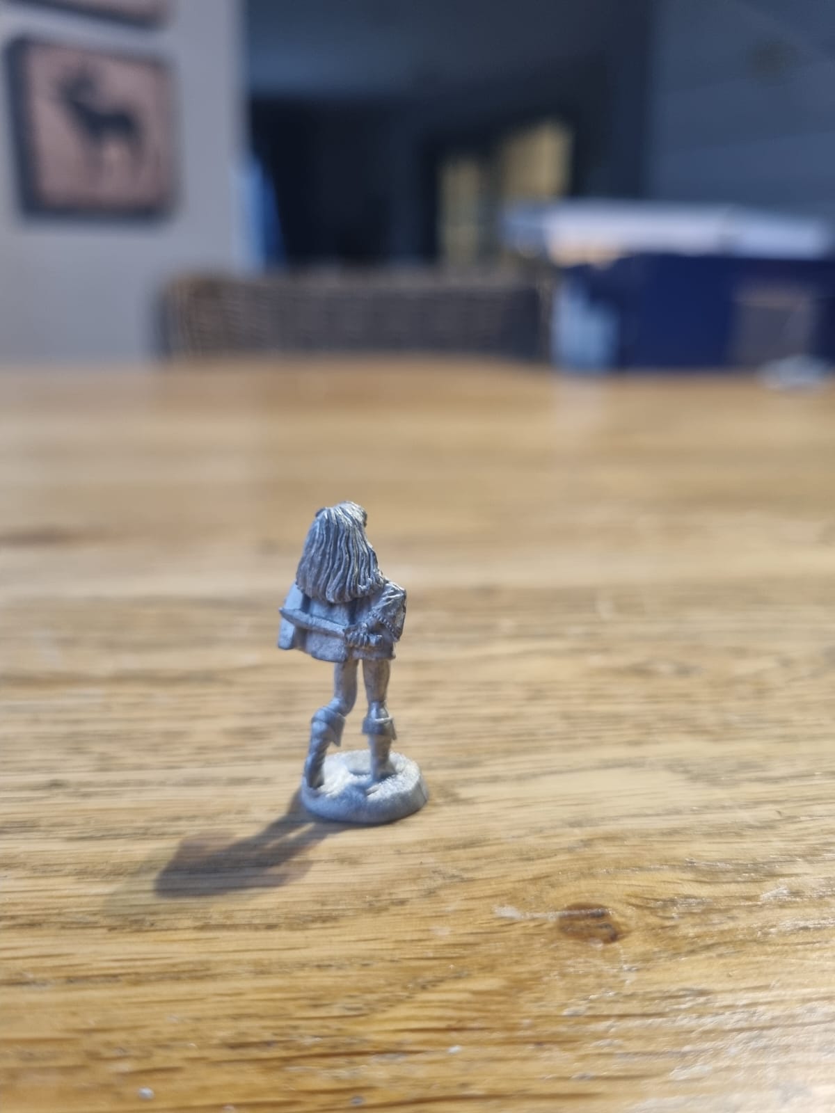 Ral Partha - female with dagger behind back