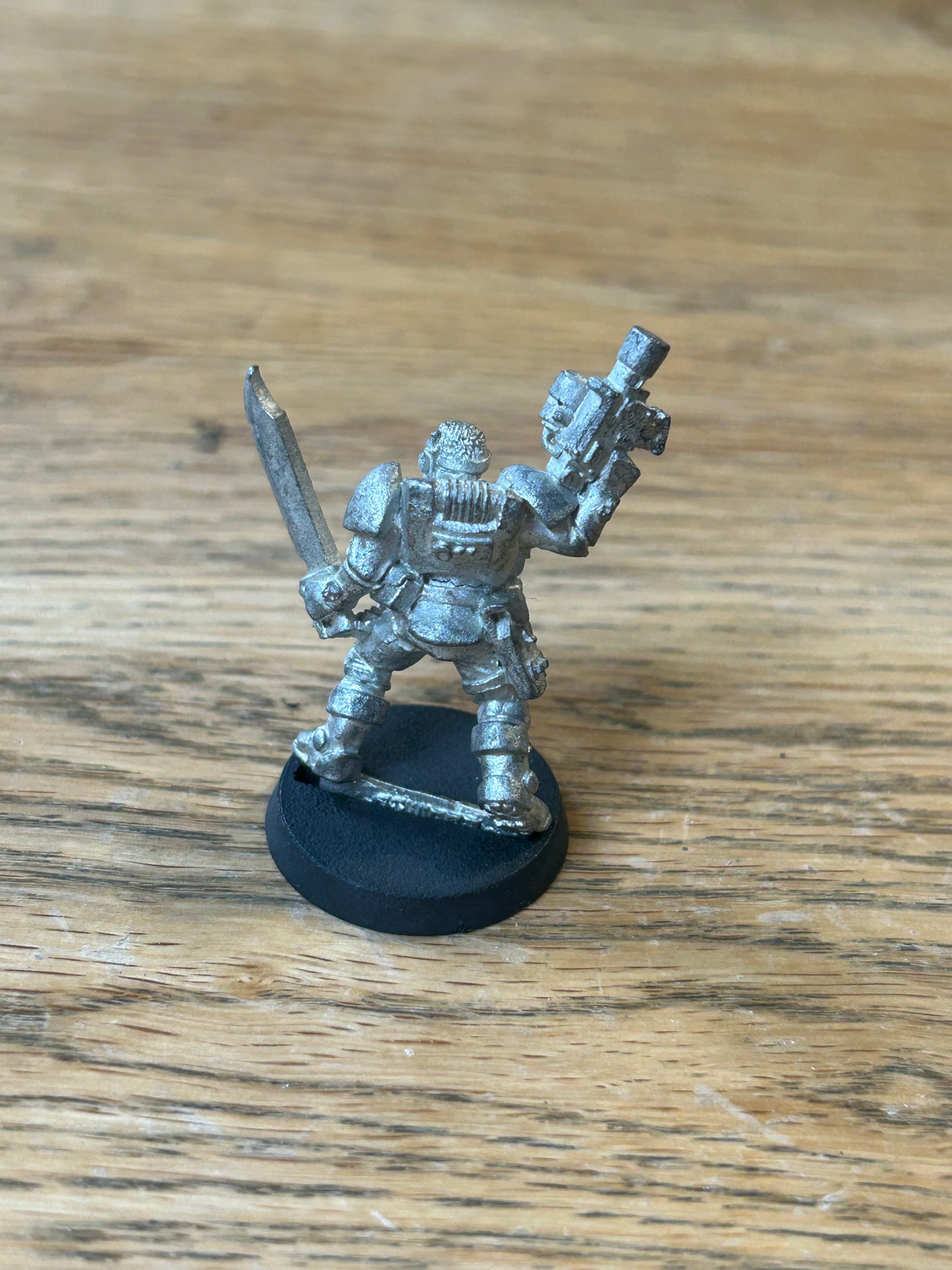 Scout - bolt pistol & sword - Space Marine - Metal -