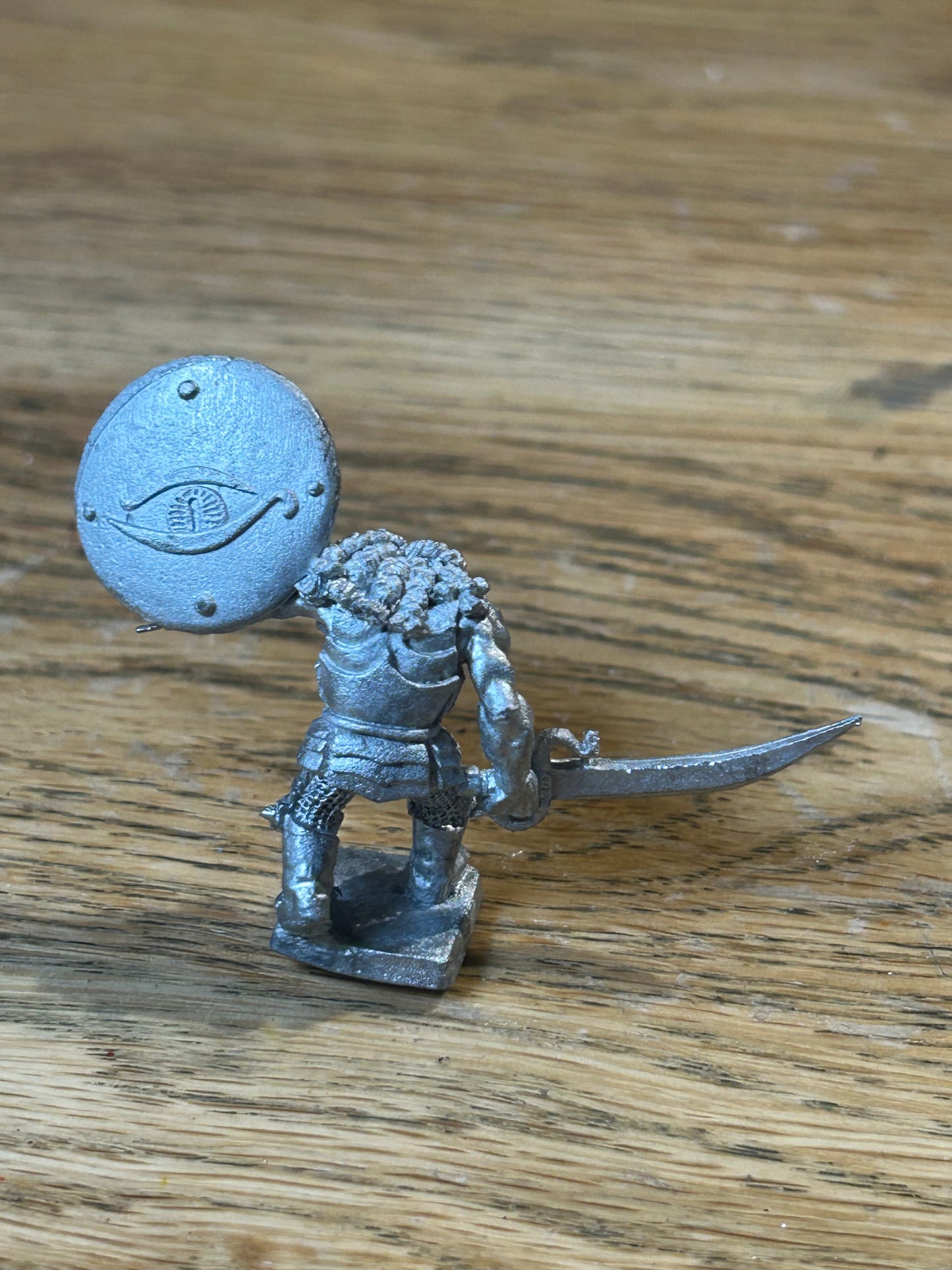 Orc commander with Sword and shield (eye of Sauron shield)
