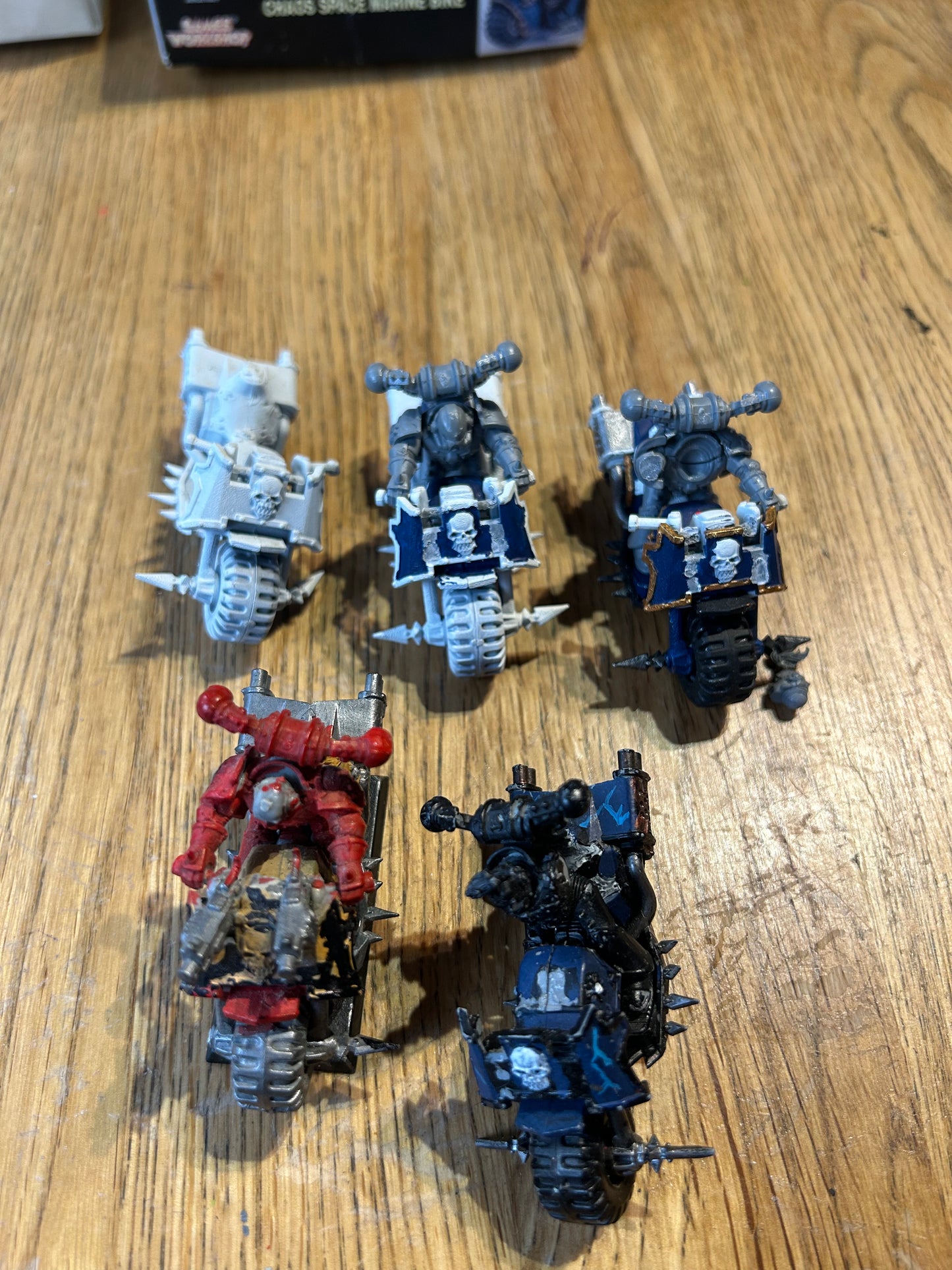 WARHAMMER 40K CHAOS SPACE MARINE BIKes (2 are complete, one has no rider and the other two riders are missing parts)