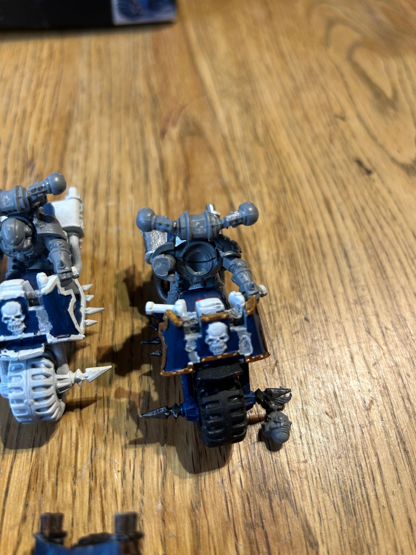 WARHAMMER 40K CHAOS SPACE MARINE BIKes (2 are complete, one has no rider and the other two riders are missing parts)